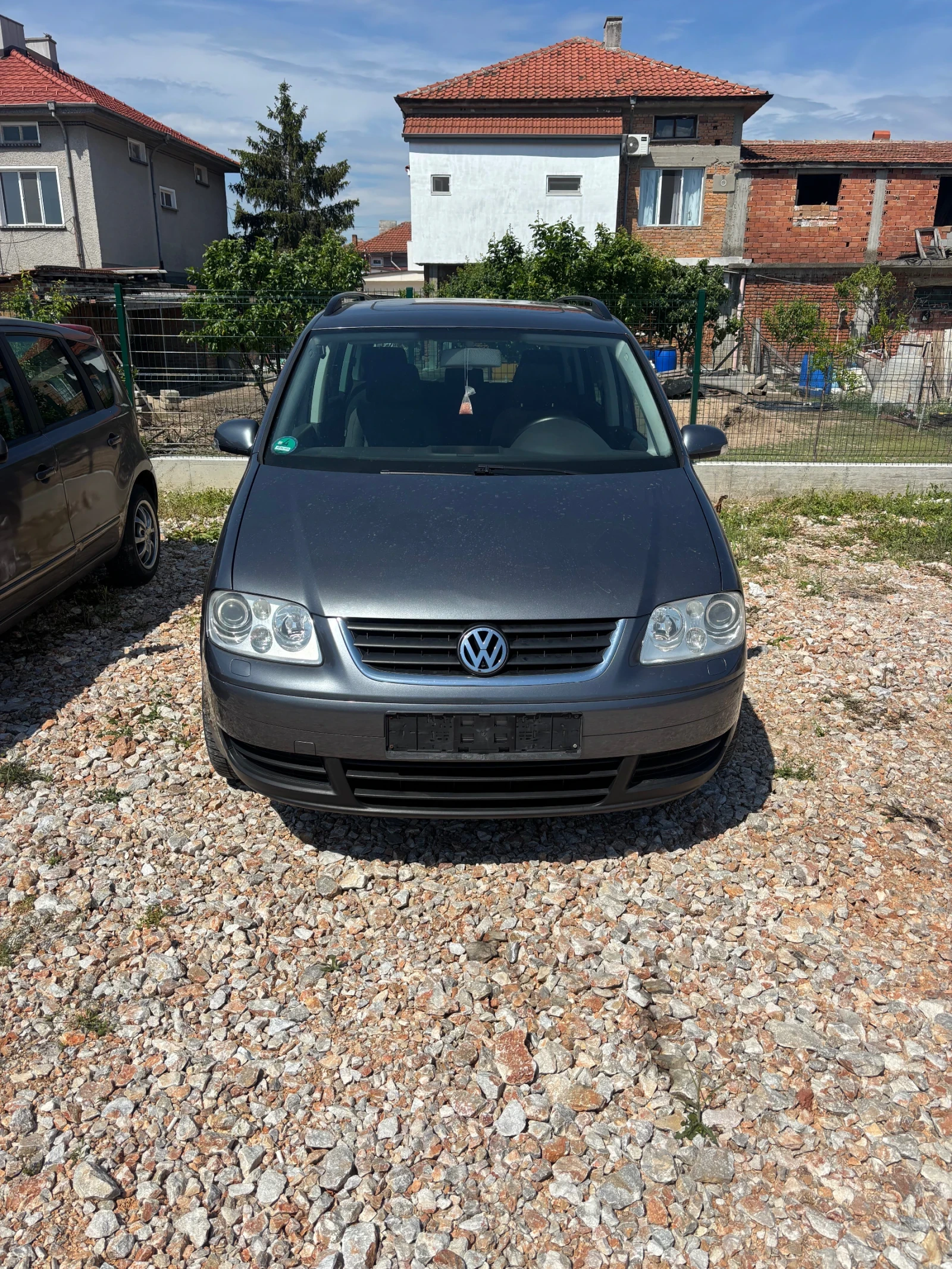 VW Touran 7 МЕСТА, снимка 2 - Автомобили и джипове - 54809781
