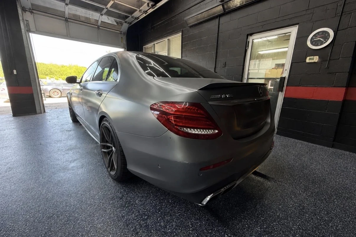 Mercedes-Benz E 63 AMG S * ОБДУХ * BURMESTER * DESIGNO * CARBON TRIM * , снимка 4 - Автомобили и джипове - 54825057