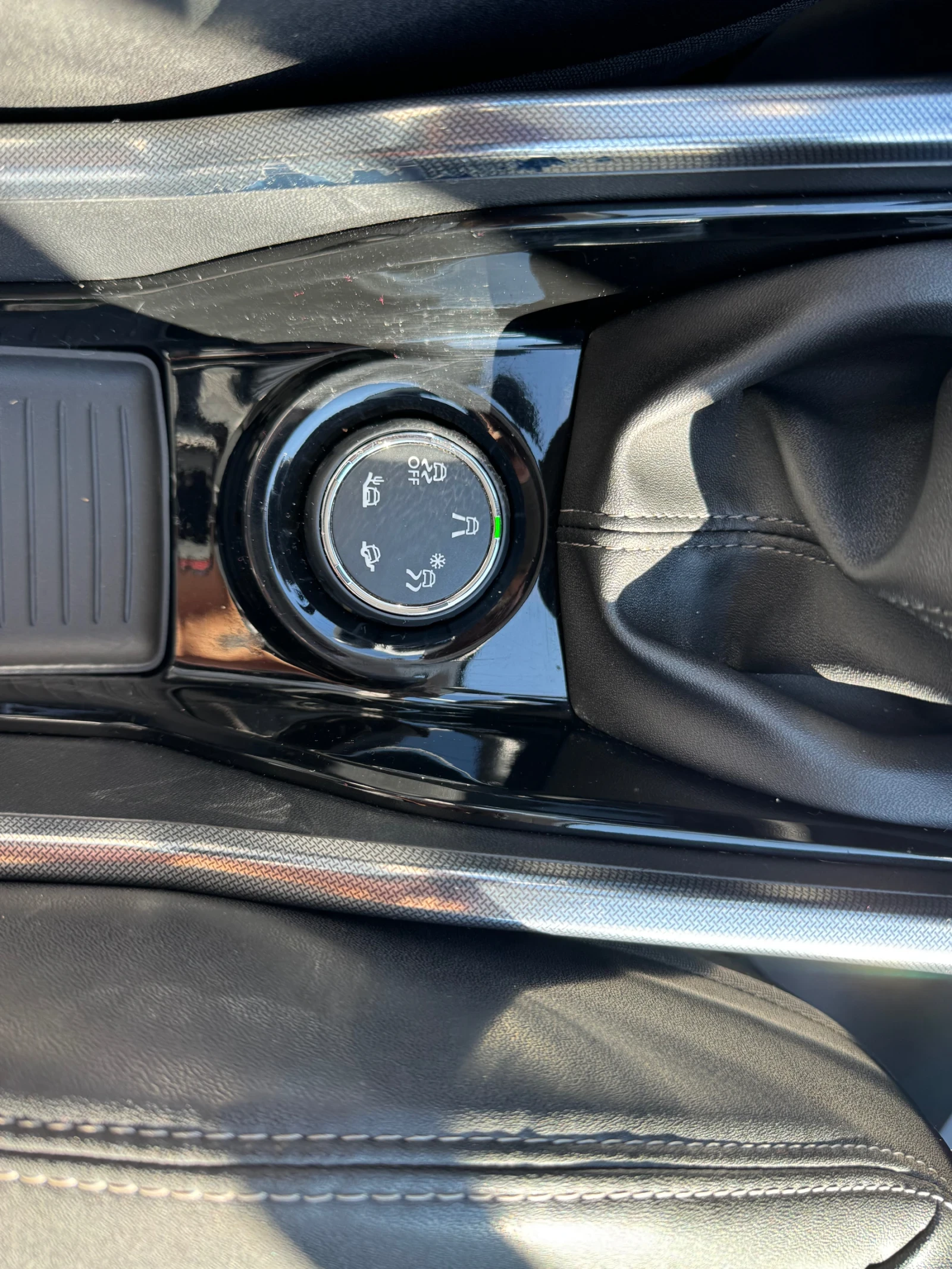 Peugeot 2008 1.6E-HDi/Allure/CarPlay/PDC, снимка 9 - Автомобили и джипове - 55020877