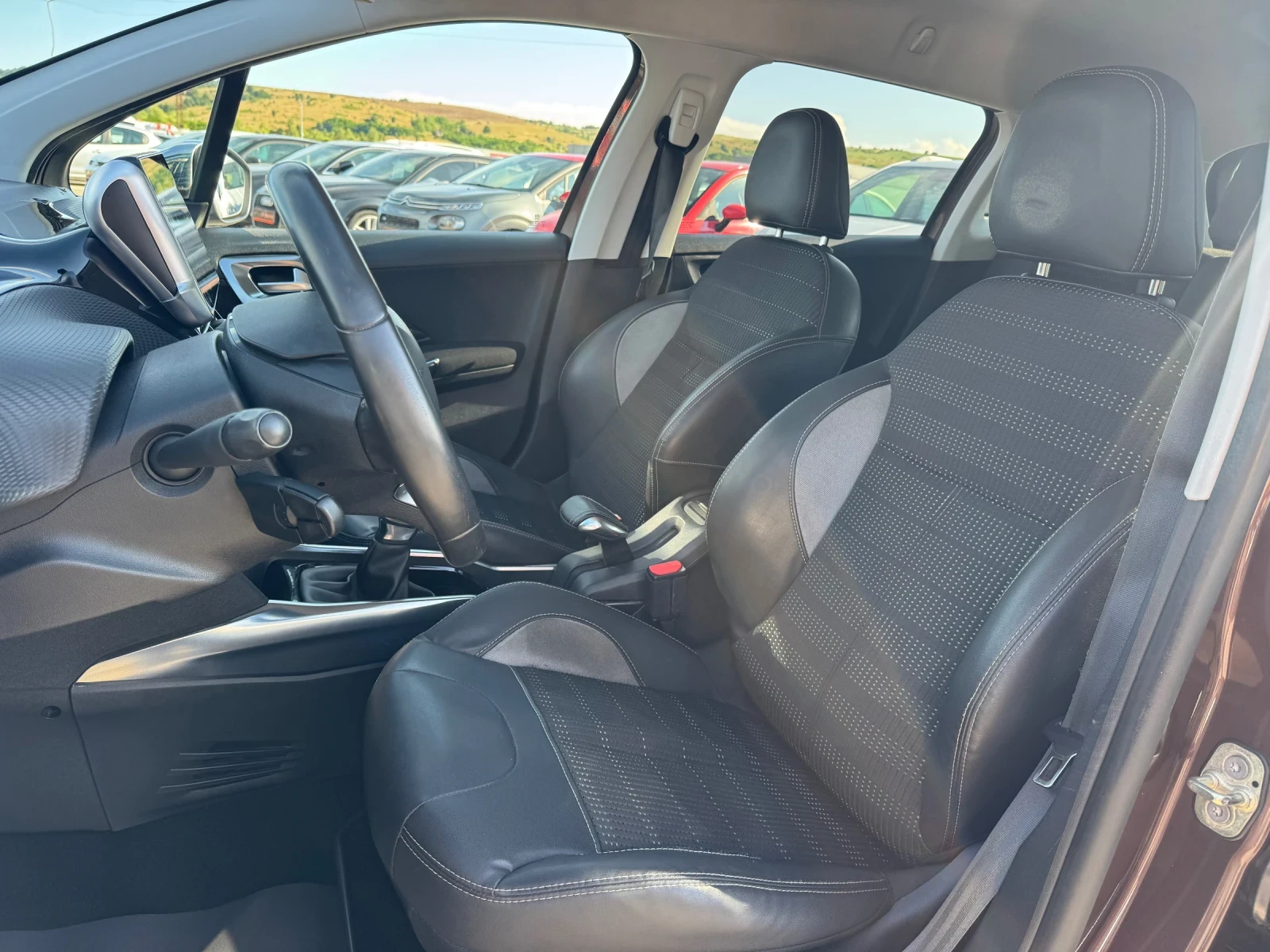 Peugeot 2008 1.6E-HDi/Allure/CarPlay/PDC, снимка 6 - Автомобили и джипове - 55020877