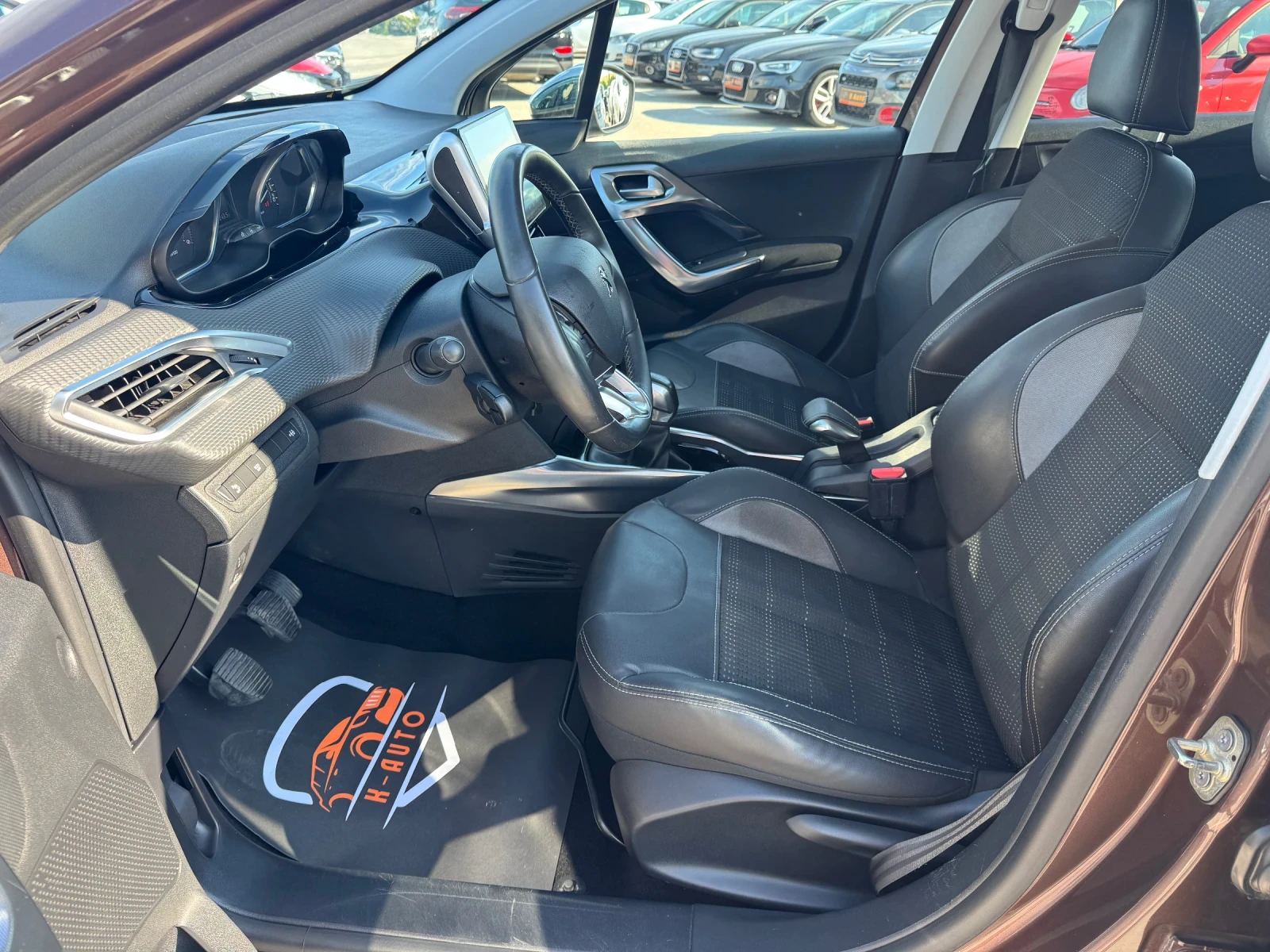Peugeot 2008 1.6E-HDi/Allure/CarPlay/PDC, снимка 5 - Автомобили и джипове - 55020877