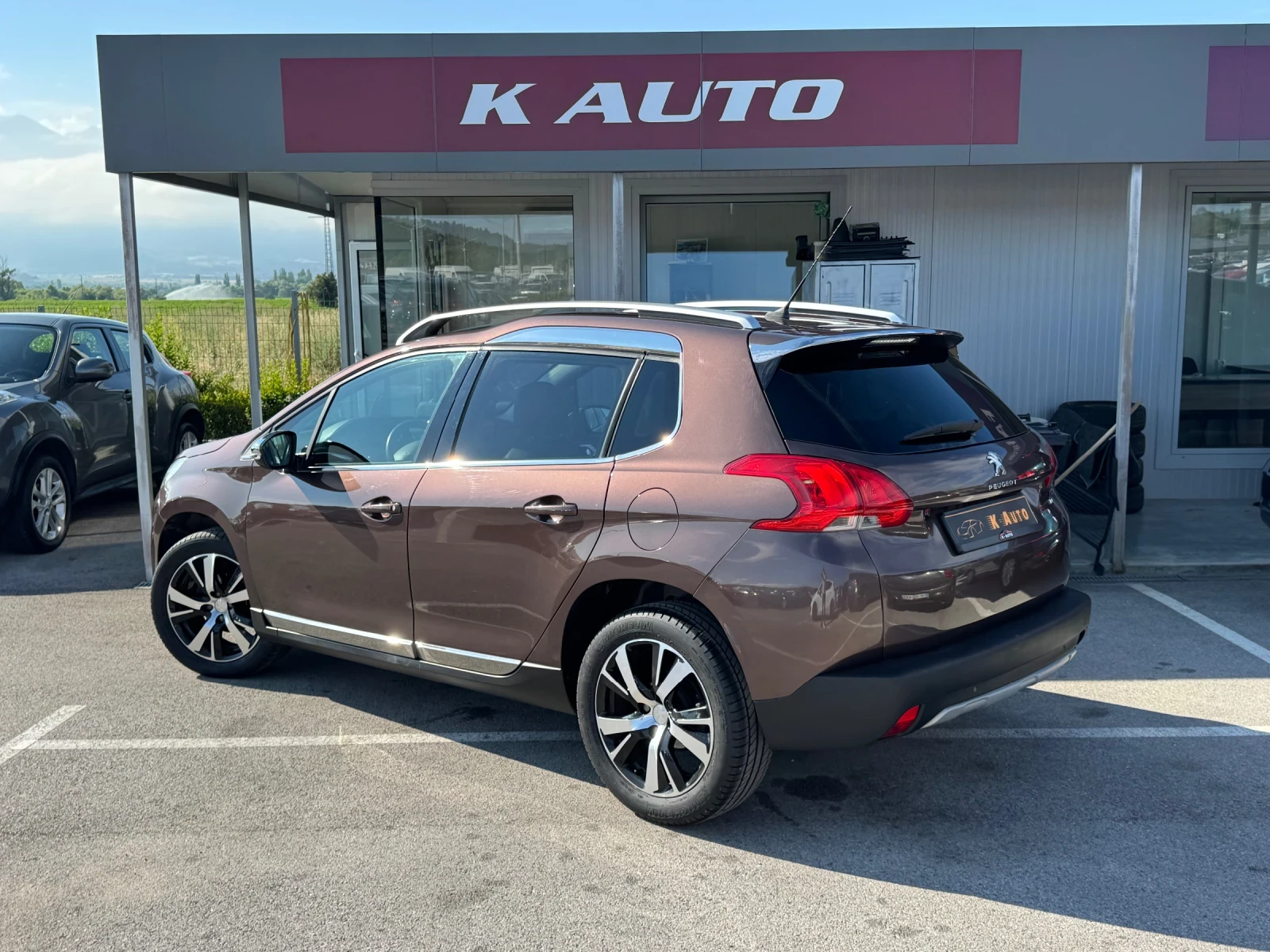 Peugeot 2008 1.6E-HDi/Allure/CarPlay/PDC, снимка 2 - Автомобили и джипове - 55020877