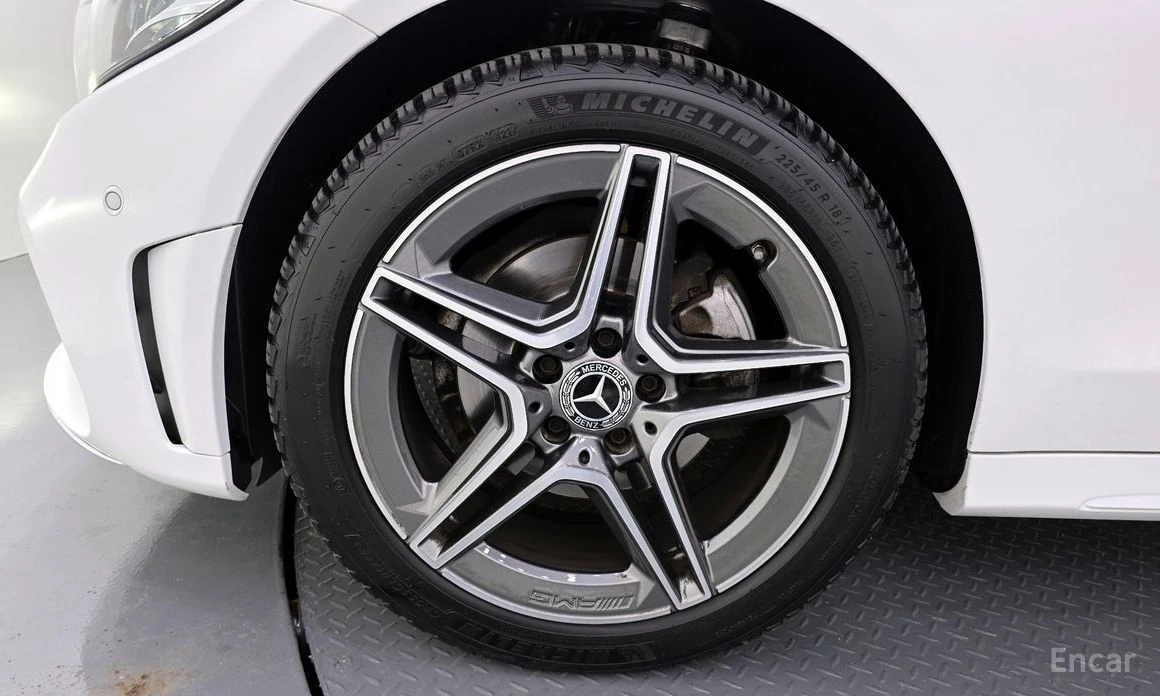 Mercedes-Benz C 200, снимка 5 - Автомобили и джипове - 55217163