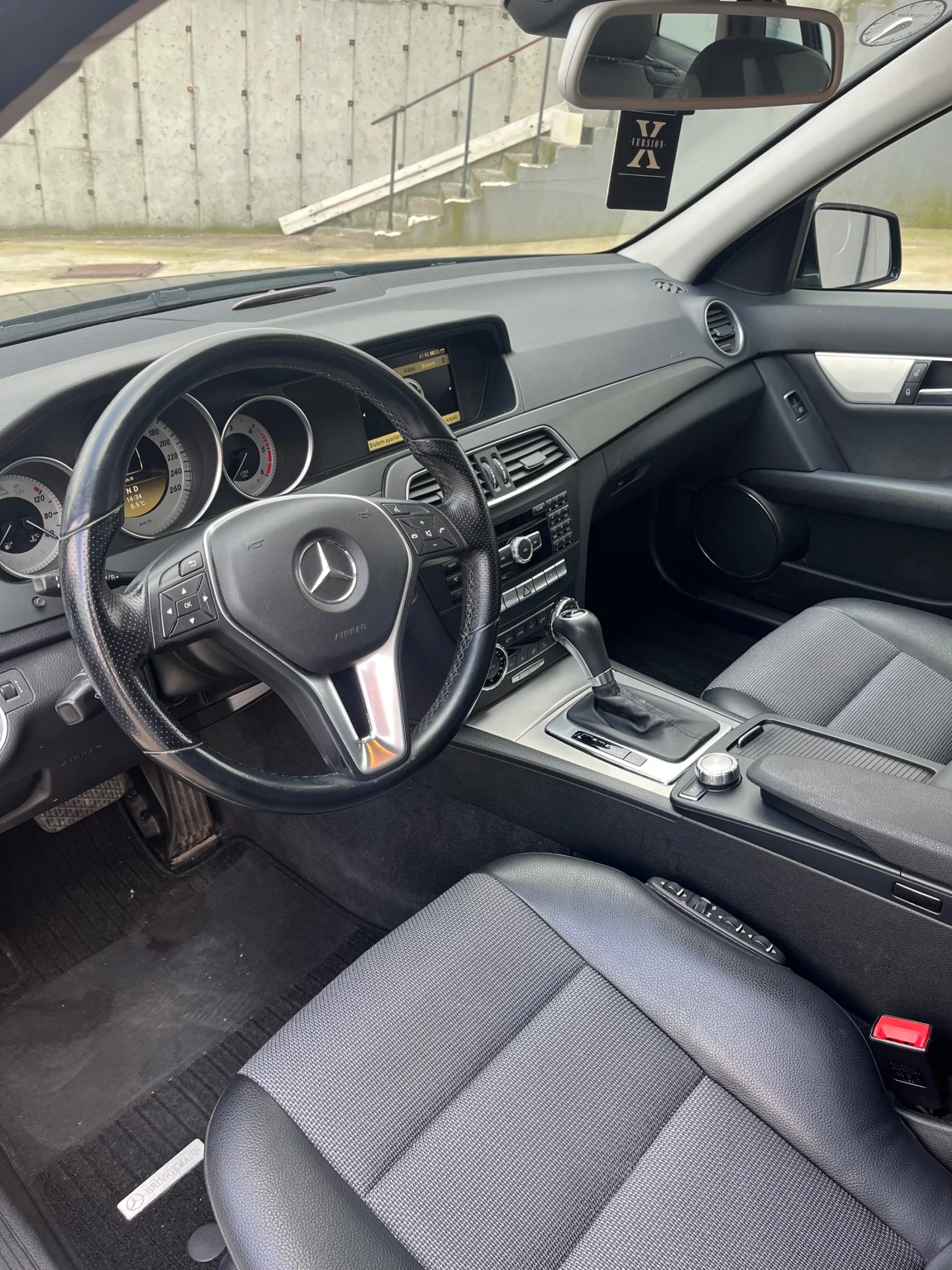 Mercedes-Benz C 220 Avantgarde, снимка 9 - Автомобили и джипове - 56247048