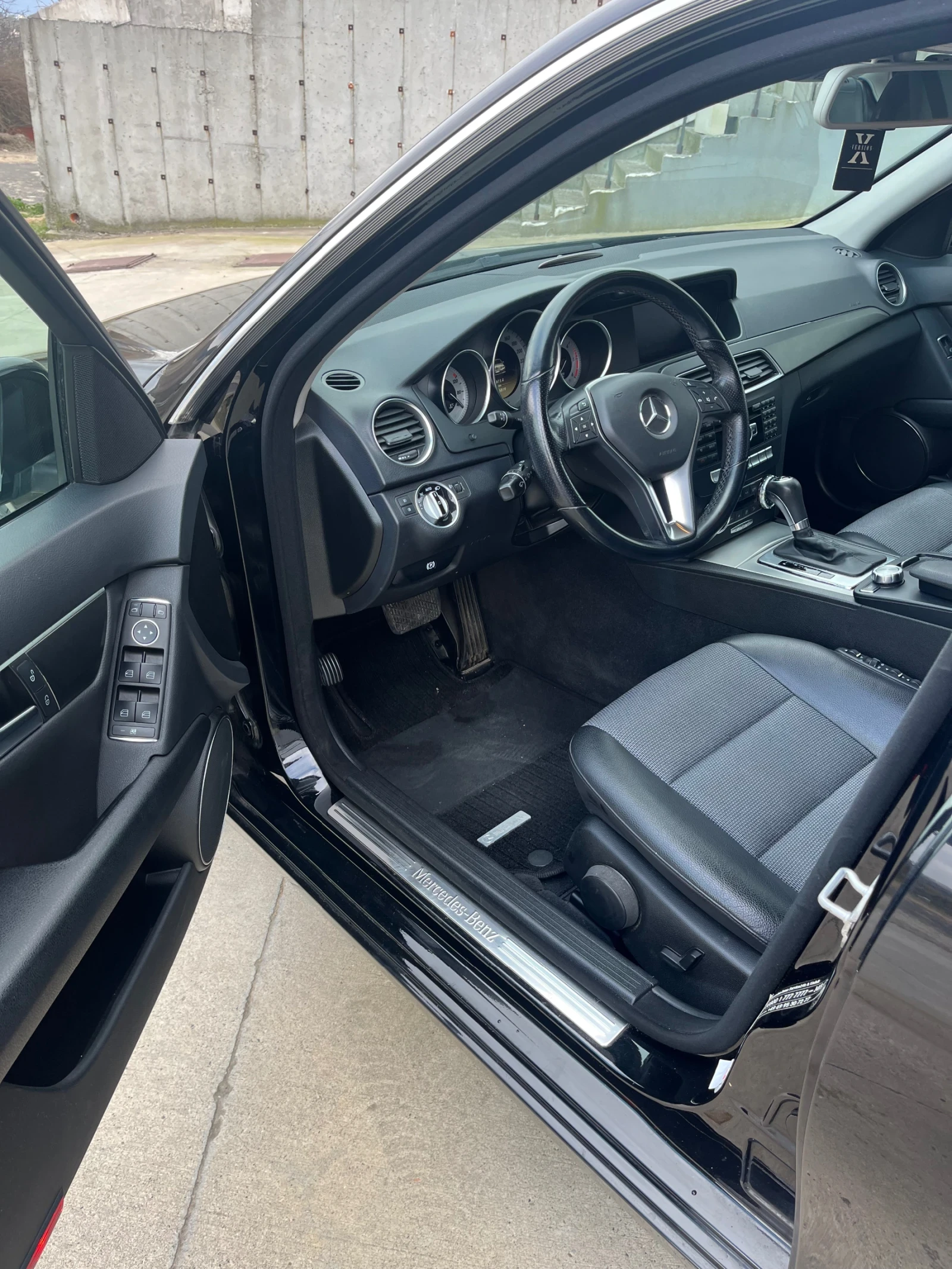 Mercedes-Benz C 220 Avantgarde, снимка 8 - Автомобили и джипове - 56247048