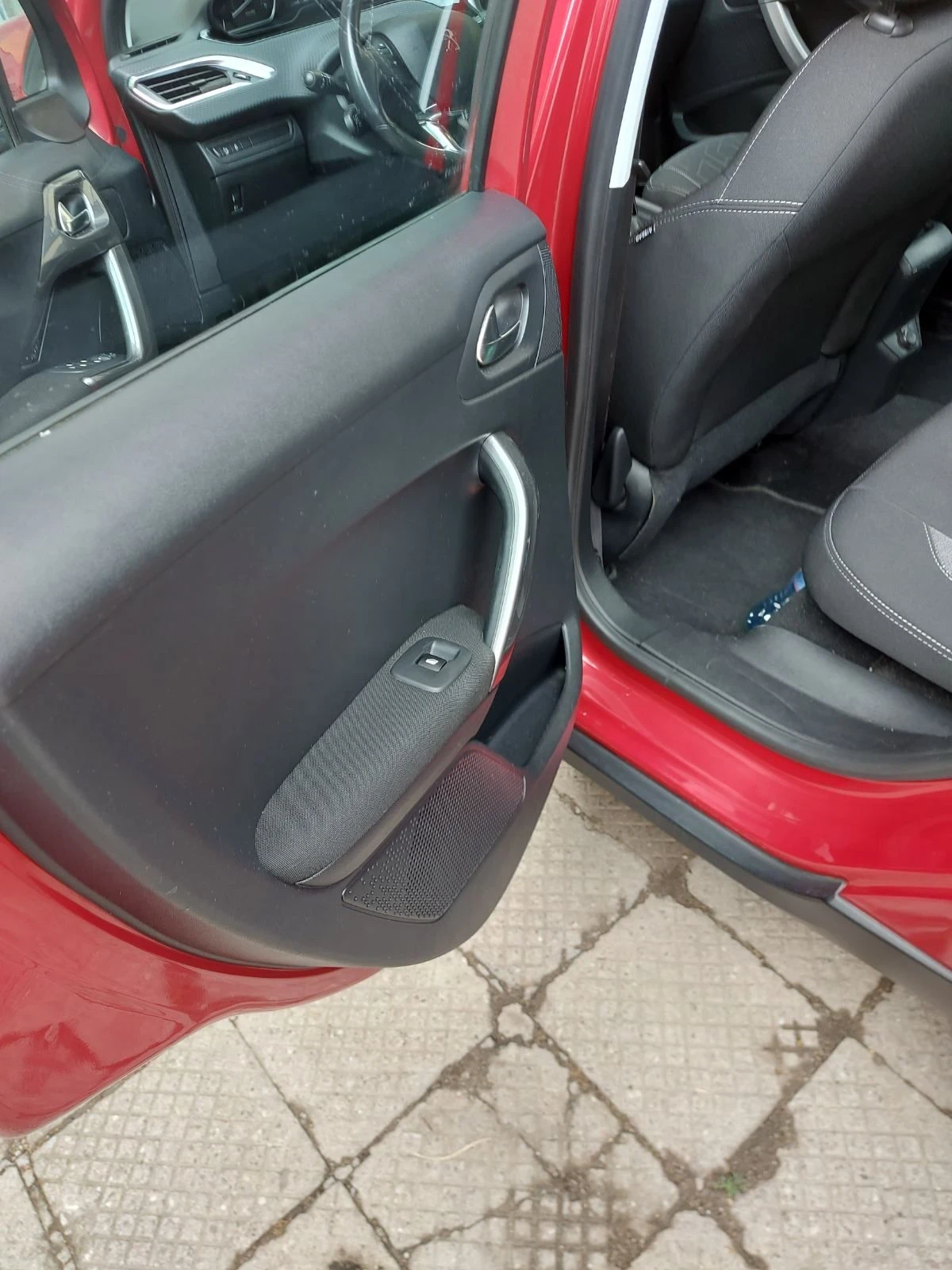 Peugeot 2008 1.6 eHDI / Euro 5B, снимка 8 - Автомобили и джипове - 56295731