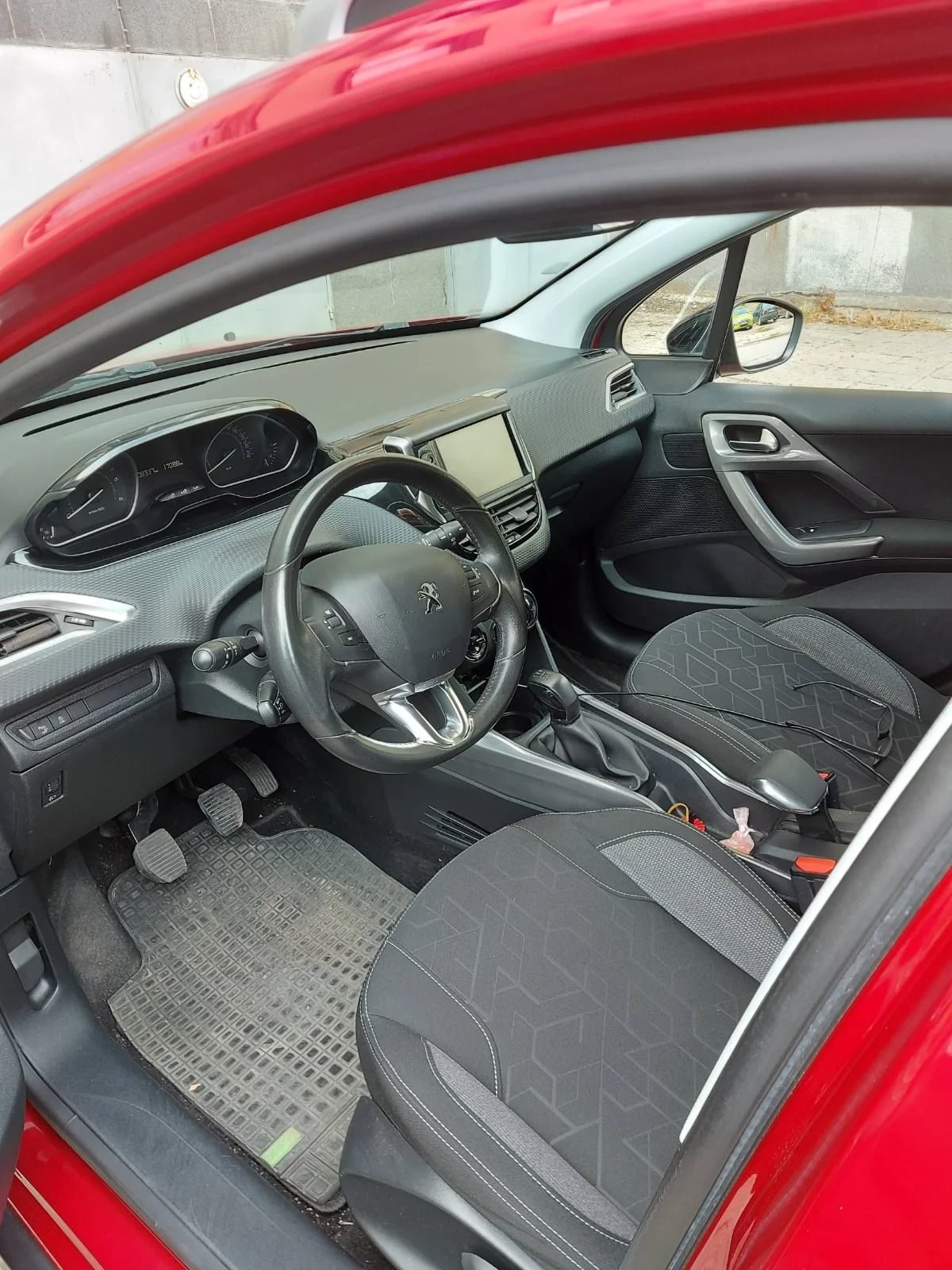 Peugeot 2008 1.6 eHDI / Euro 5B, снимка 6 - Автомобили и джипове - 56295731