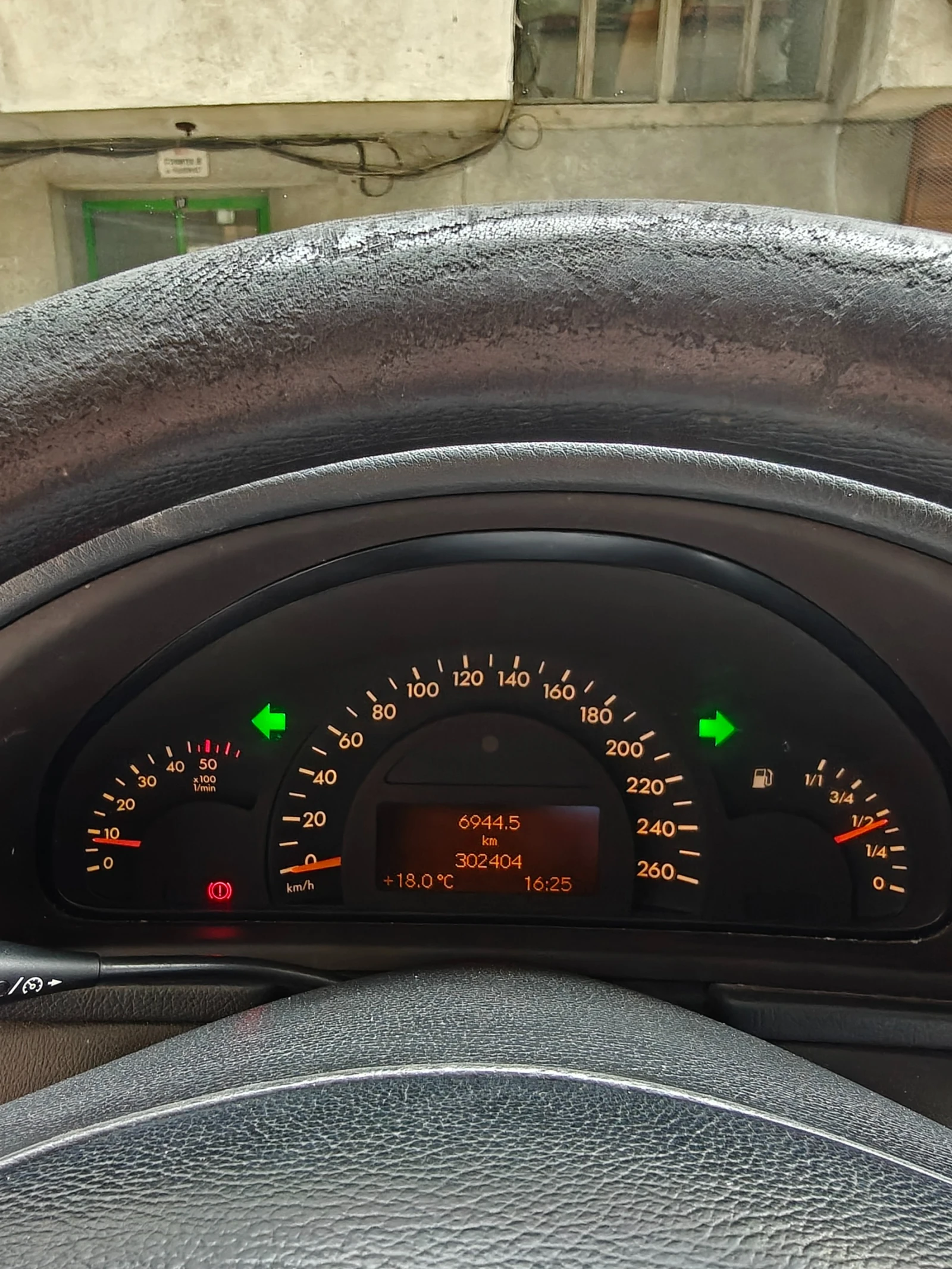 Mercedes-Benz C 200, снимка 9 - Автомобили и джипове - 56691047