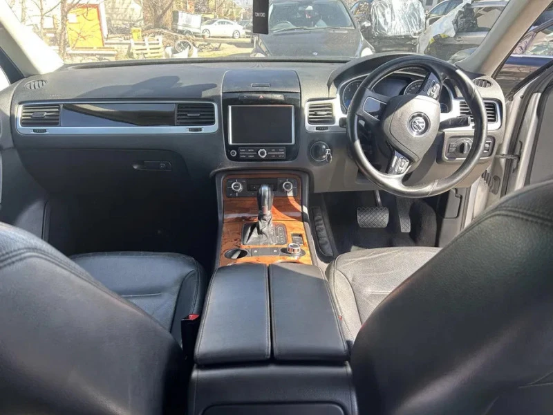 VW Touareg 3.0TDI, снимка 8 - Автомобили и джипове - 46980354