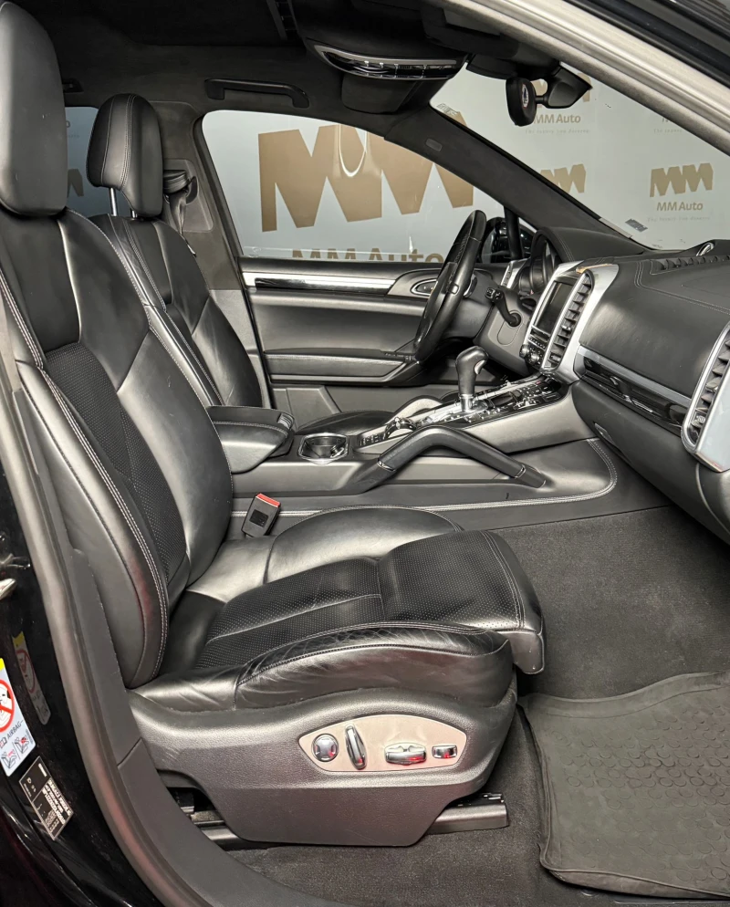 Porsche Cayenne V8 Turbo* Chrono* Burmester* Pano, снимка 9 - Автомобили и джипове - 51367842