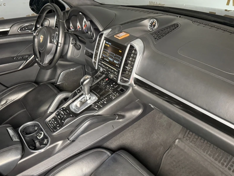 Porsche Cayenne V8 Turbo* Chrono* Burmester* Pano, снимка 10 - Автомобили и джипове - 51367842