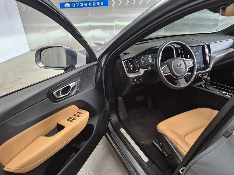 Volvo XC60 D5 Momentum| 190к.с.| ВКЛ.ТЕХНОТЕСТ, снимка 7 - Автомобили и джипове - 55616843