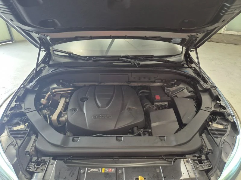 Volvo XC60 D5 Momentum| 190к.с.| ВКЛ.ТЕХНОТЕСТ, снимка 6 - Автомобили и джипове - 55616843