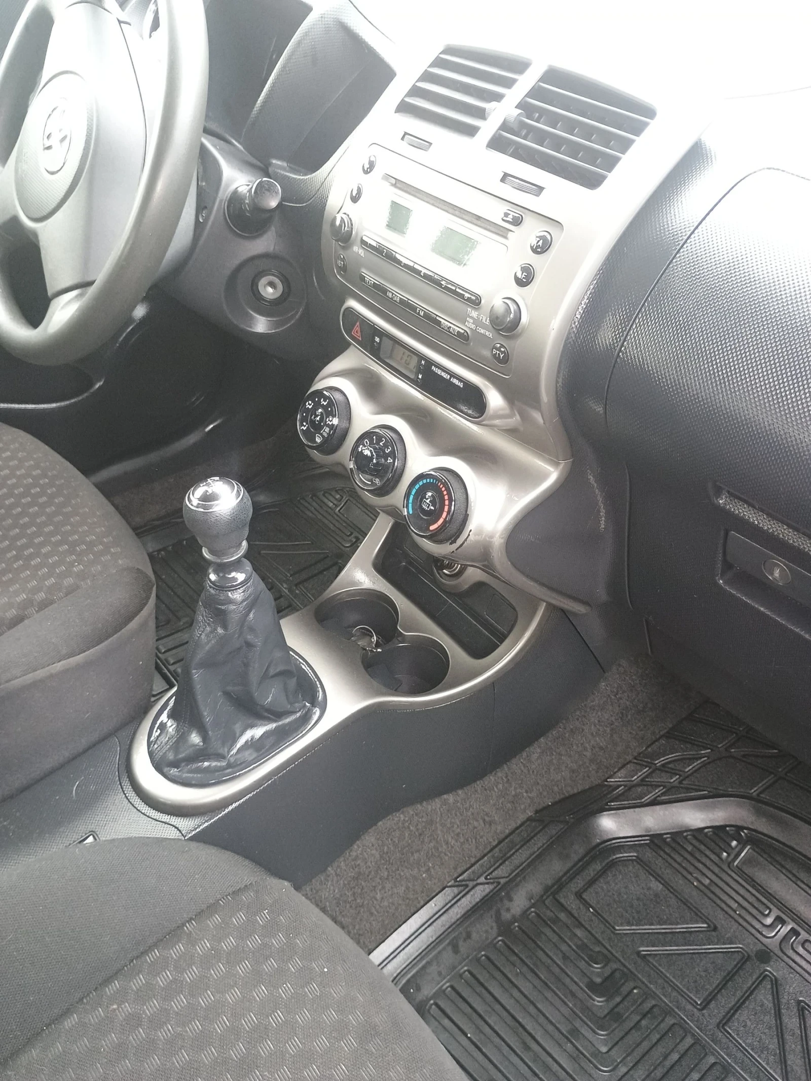 Toyota Urban Cruiser 4/4, снимка 5 - Автомобили и джипове - 54458633