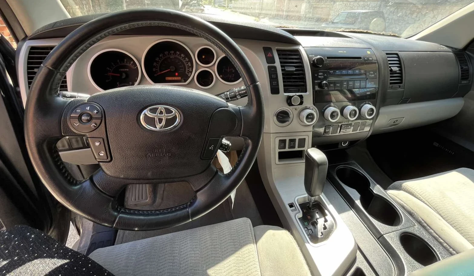 Toyota Sequoia, снимка 13 - Автомобили и джипове - 54840879
