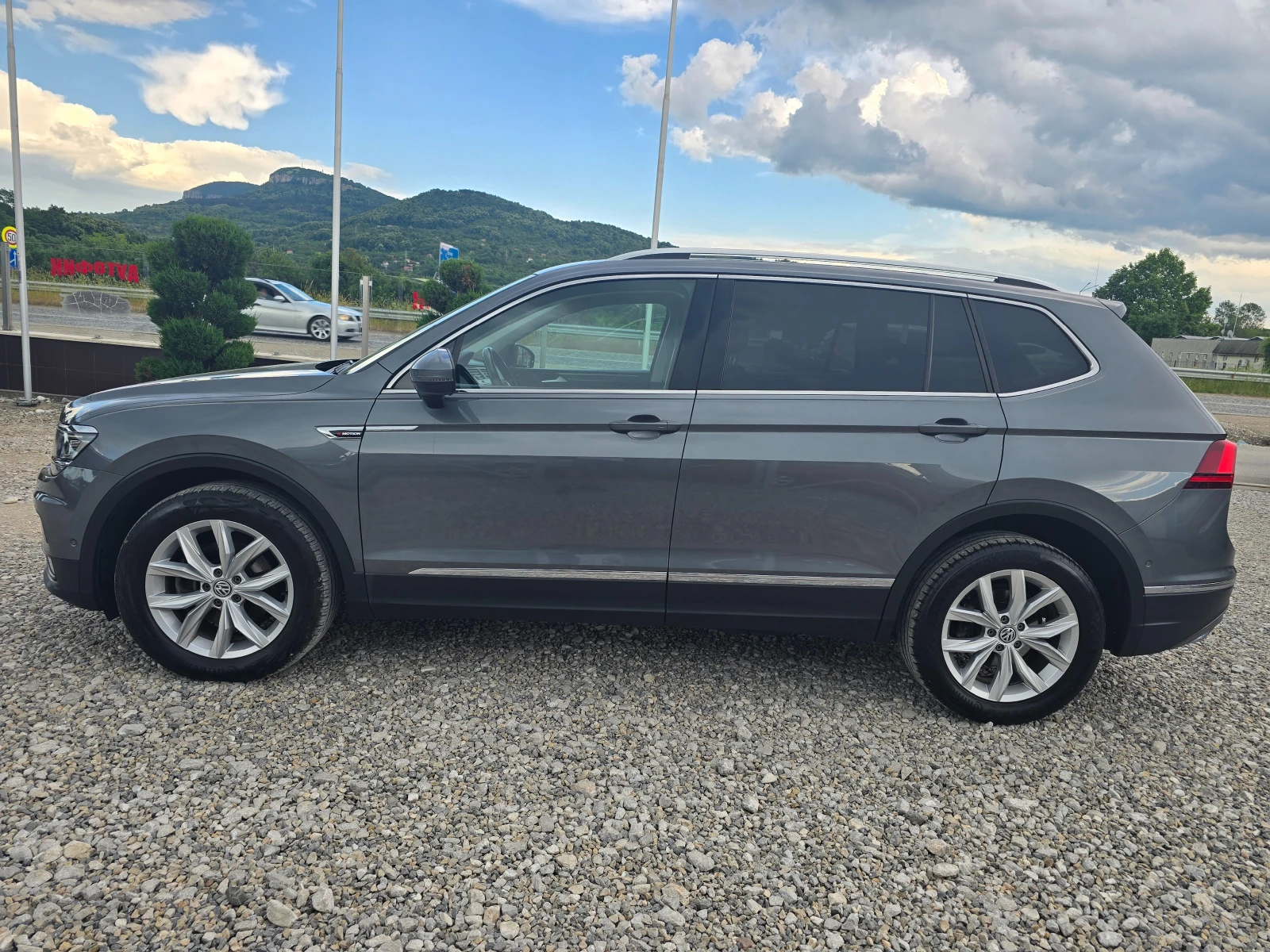 VW Tiguan 2.0TDI АВТОМАТИК ! ! МАКСИ ! ! 4 MOTION, снимка 2 - Автомобили и джипове - 54922916