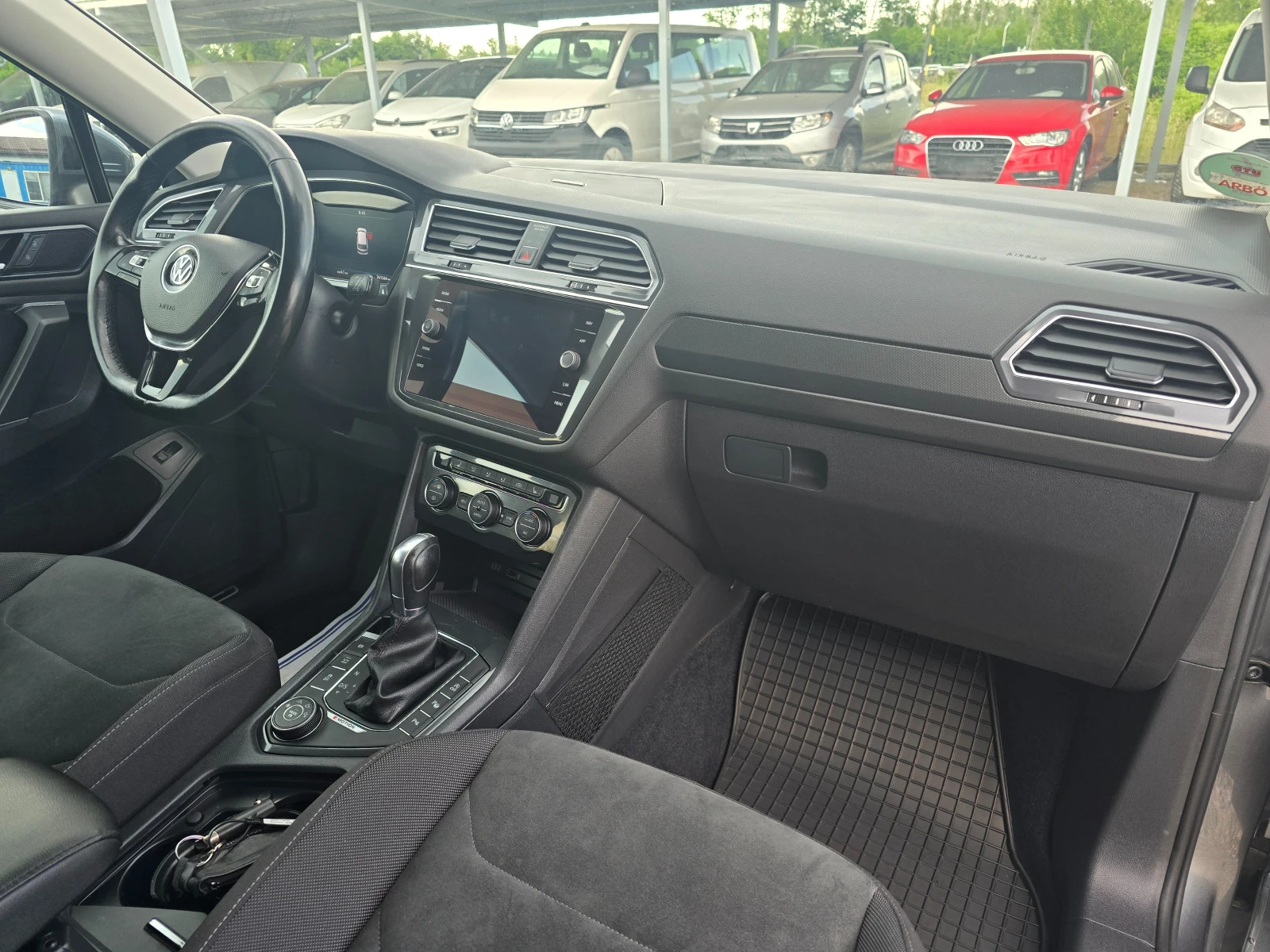 VW Tiguan 2.0TDI АВТОМАТИК ! ! МАКСИ ! ! 4 MOTION, снимка 9 - Автомобили и джипове - 54922916