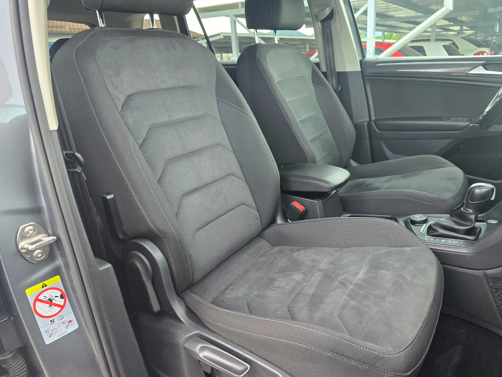 VW Tiguan 2.0TDI АВТОМАТИК ! ! МАКСИ ! ! 4 MOTION, снимка 10 - Автомобили и джипове - 54922916