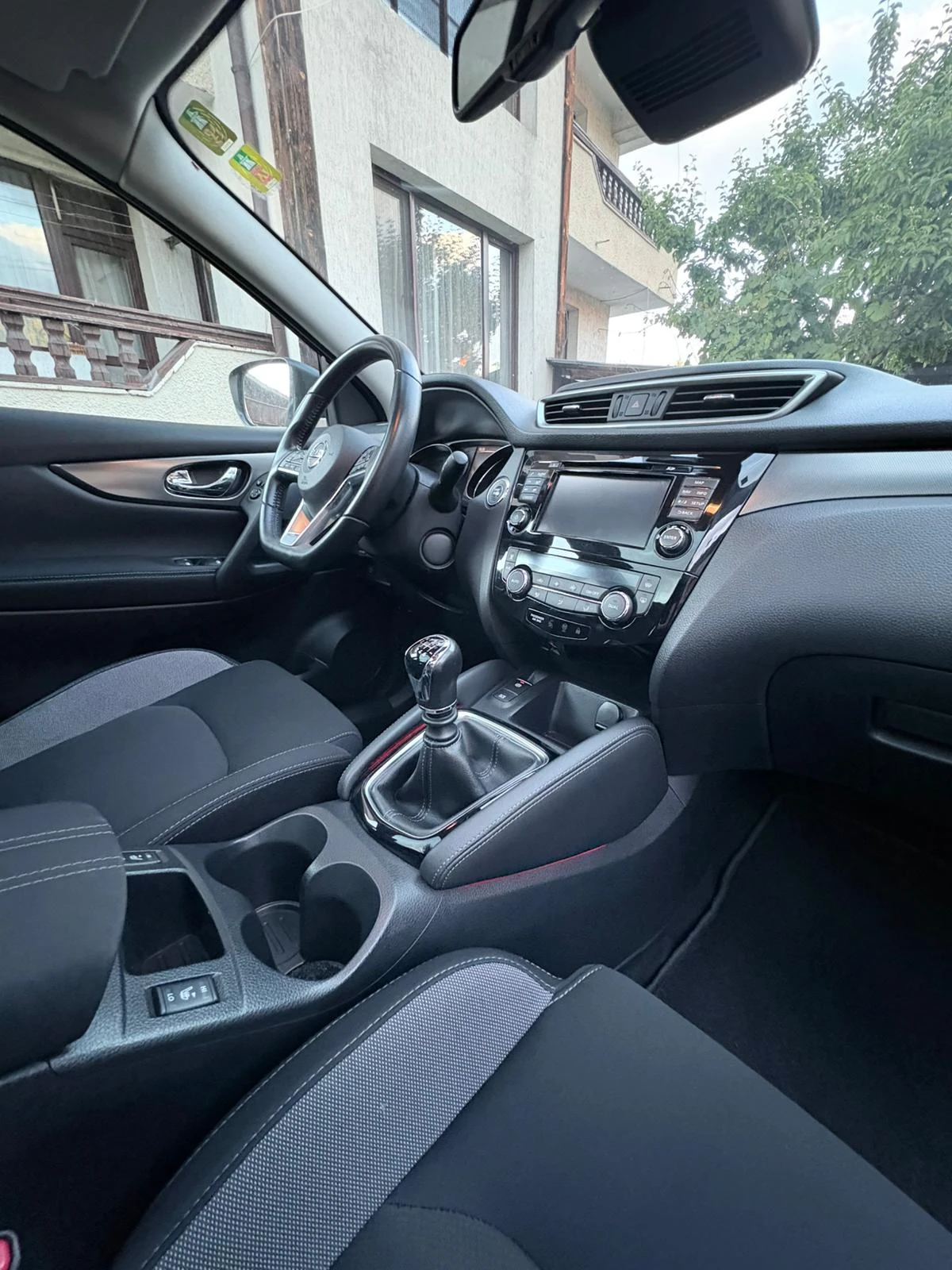 Nissan Qashqai 1.6 N-Connecta, снимка 7 - Автомобили и джипове - 54994434