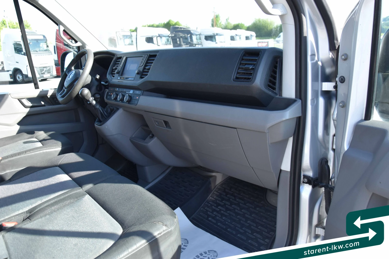 VW Crafter VAN26008, снимка 16 - Бусове и автобуси - 54426925