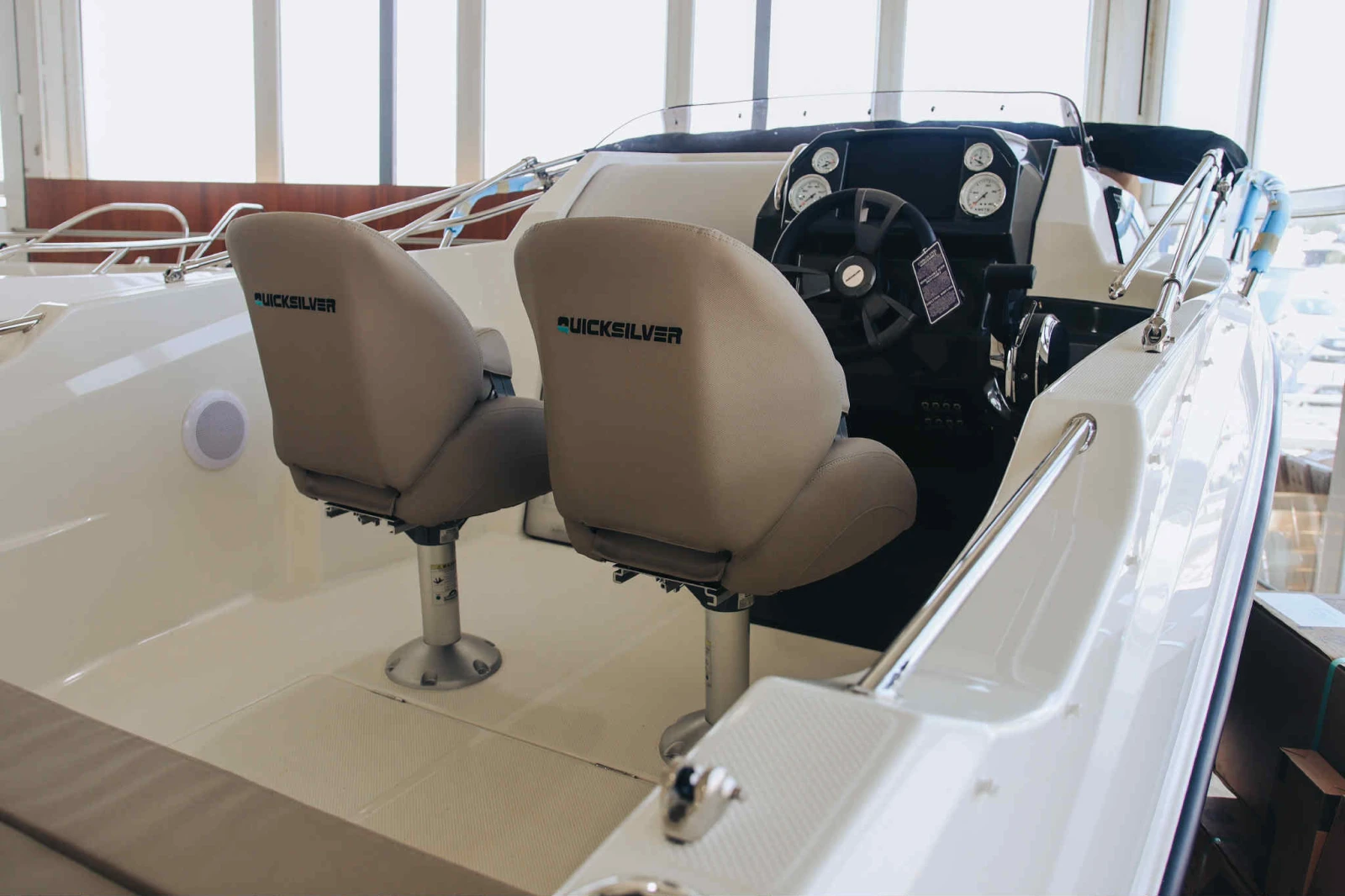 Лодка Quicksilver 555 Cabin - изображение 7