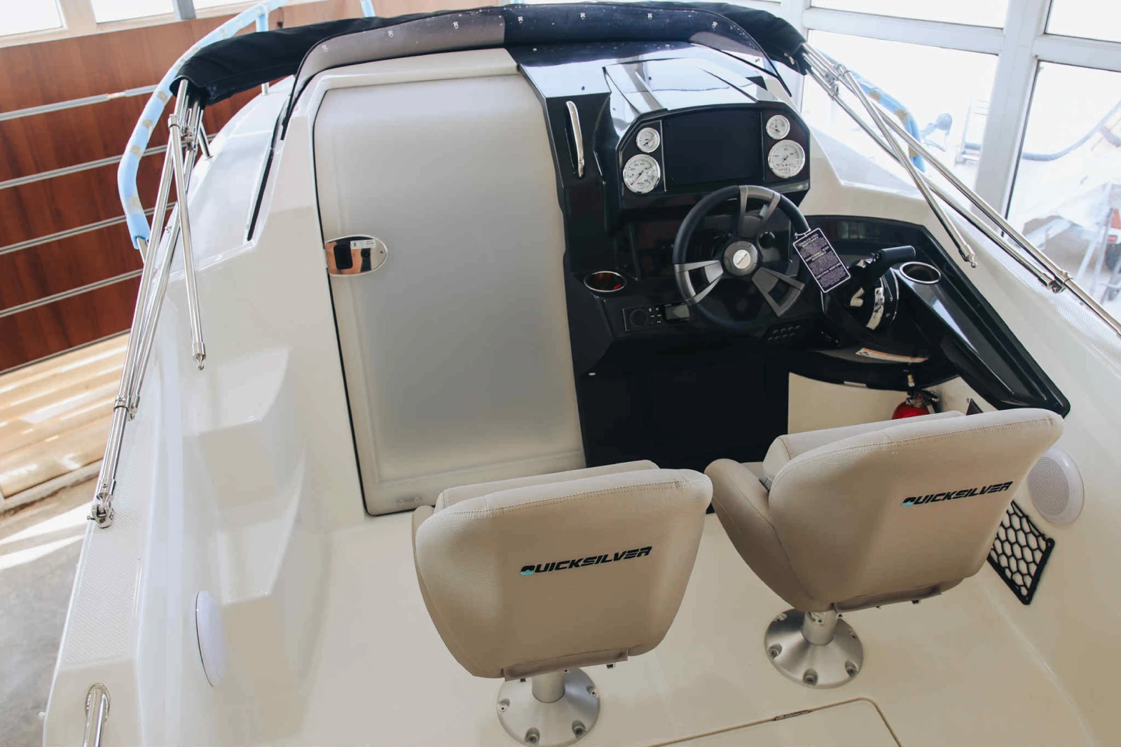 Лодка Quicksilver 555 Cabin - изображение 5