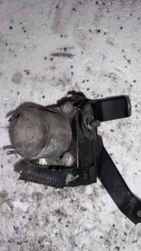Спирачна помпа ABS за Toyota Avensis 2004, снимка 2