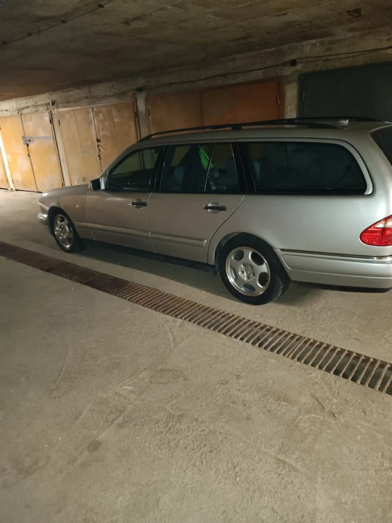 Mercedes-Benz E 300, снимка 1 - Автомобили и джипове - 48449618