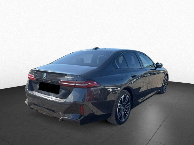 BMW 530 е PLUG-IN HYBRID M-SPORT PAKET HEAD UP PANO 360 , снимка 3 - Автомобили и джипове - 51526998