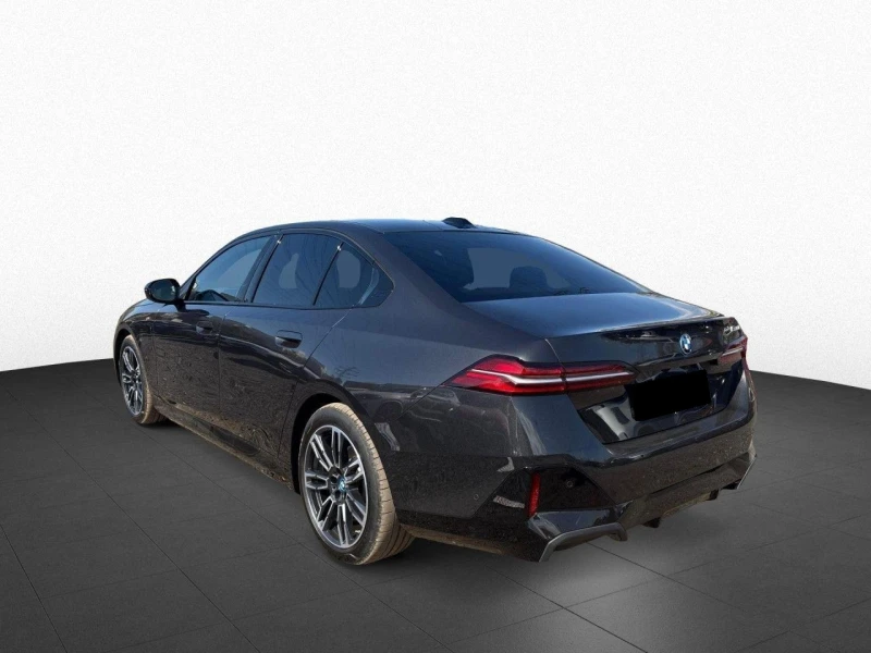 BMW 530 е PLUG-IN HYBRID M-SPORT PAKET HEAD UP PANO 360 , снимка 4 - Автомобили и джипове - 51526998