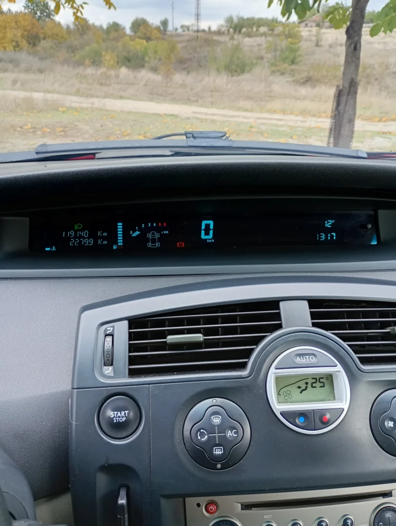 Renault Scenic 1.5dci, снимка 16 - Автомобили и джипове - 52148621