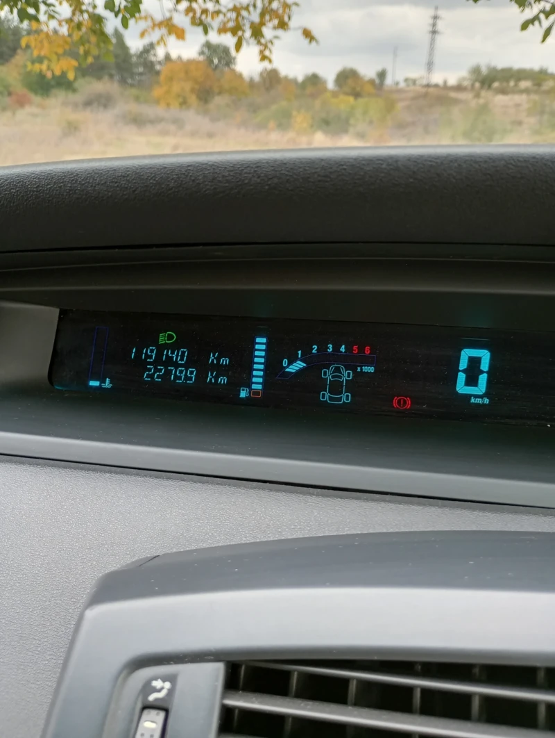 Renault Scenic 1.5dci, снимка 15 - Автомобили и джипове - 52148621