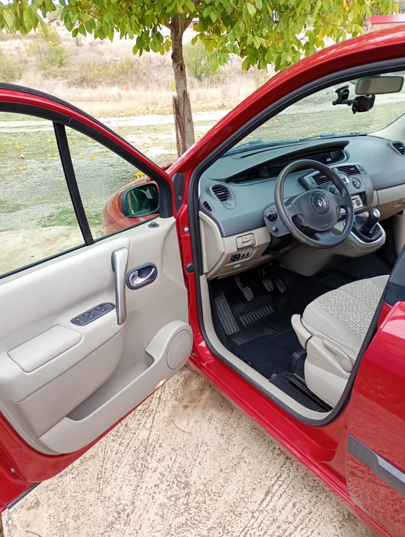 Renault Scenic 1.5dci, снимка 12 - Автомобили и джипове - 52148621
