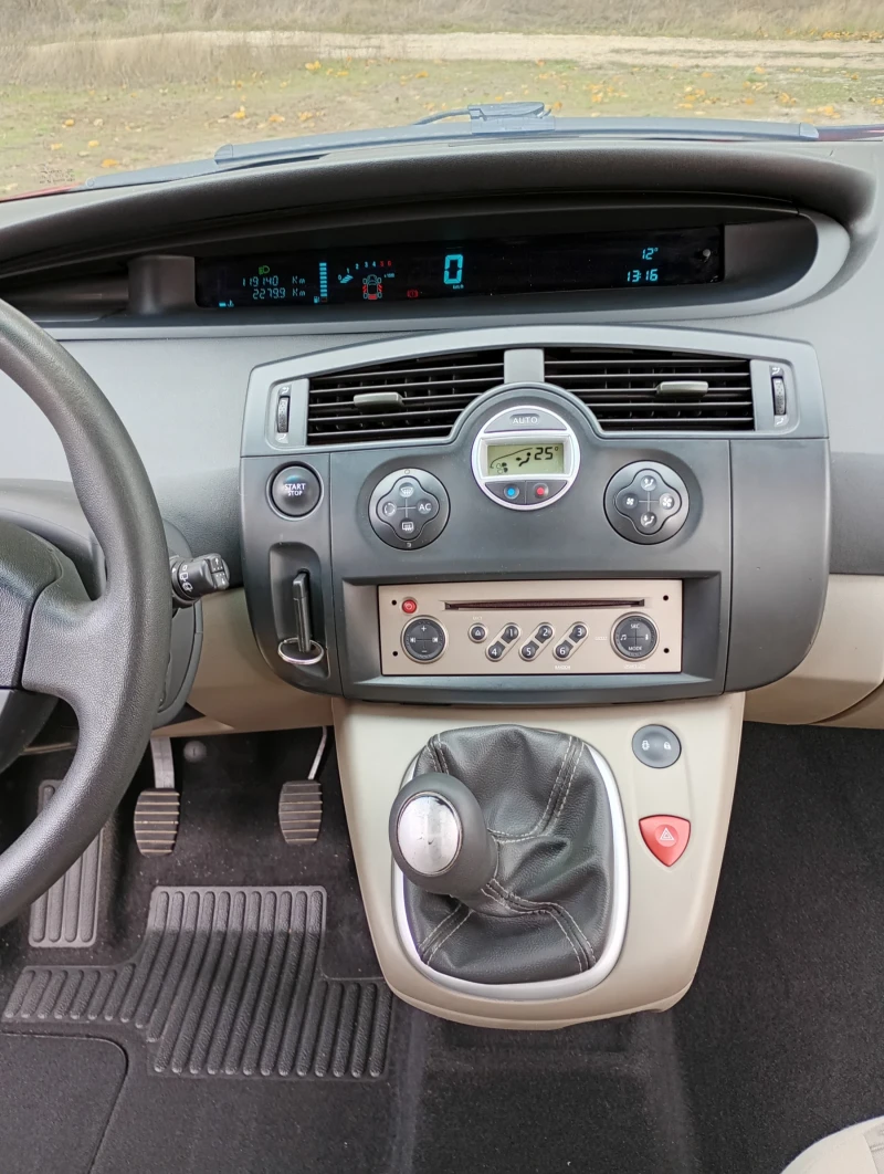 Renault Scenic 1.5dci, снимка 14 - Автомобили и джипове - 52148621