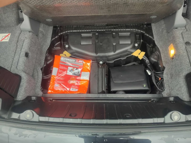 BMW 320 2.0 Full M-packet NAVI, снимка 10 - Автомобили и джипове - 52923073