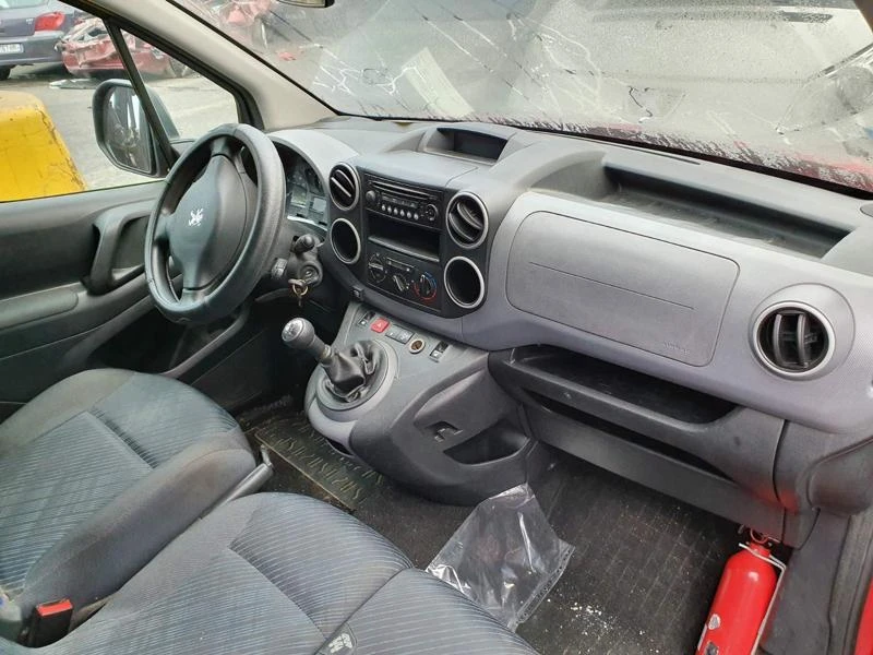 Peugeot Partner 1.6i /1.6 HDI, снимка 16 - Автомобили и джипове - 15016162