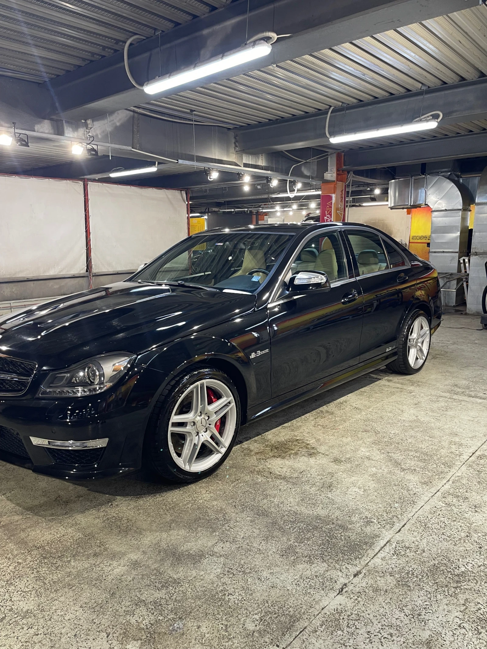 Mercedes-Benz C 63 AMG  - изображение 2
