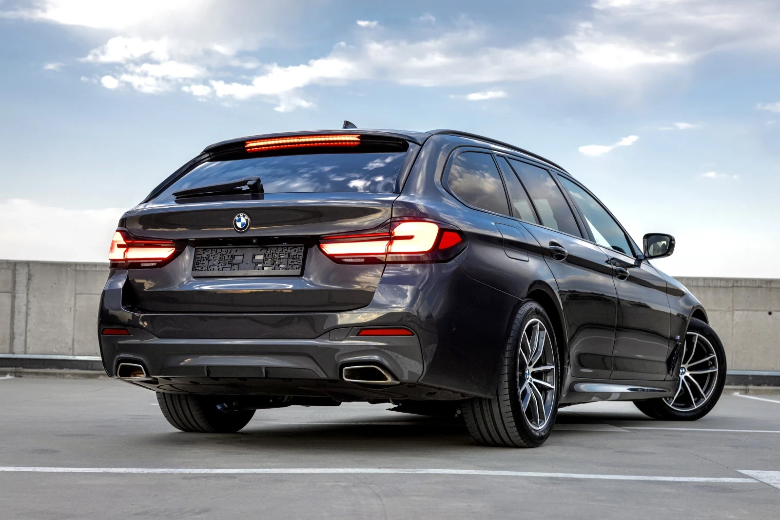 BMW 520 d xDrive Facelift M PACKET  Mild Hybrid  FULL | Mobile.bg   1