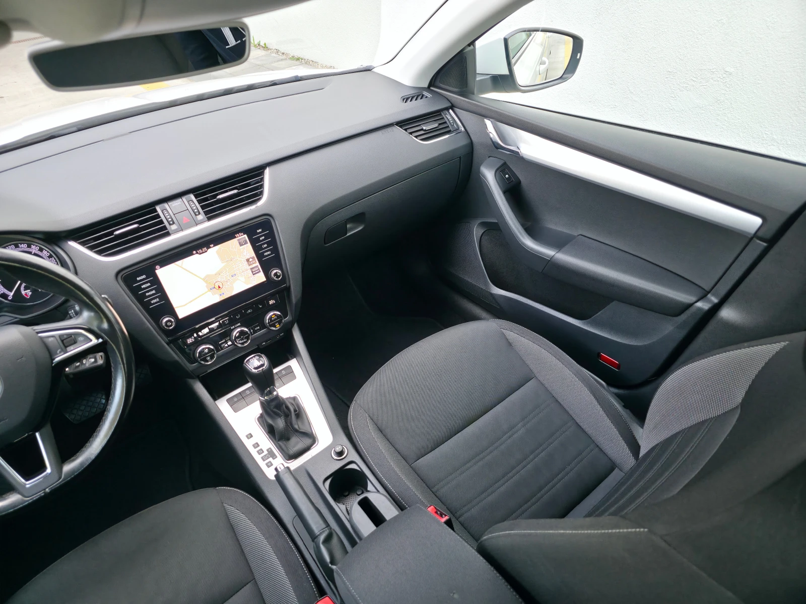 Skoda Octavia 2.0TDI 4x4 150ps DSG, снимка 14 - Автомобили и джипове - 54229489