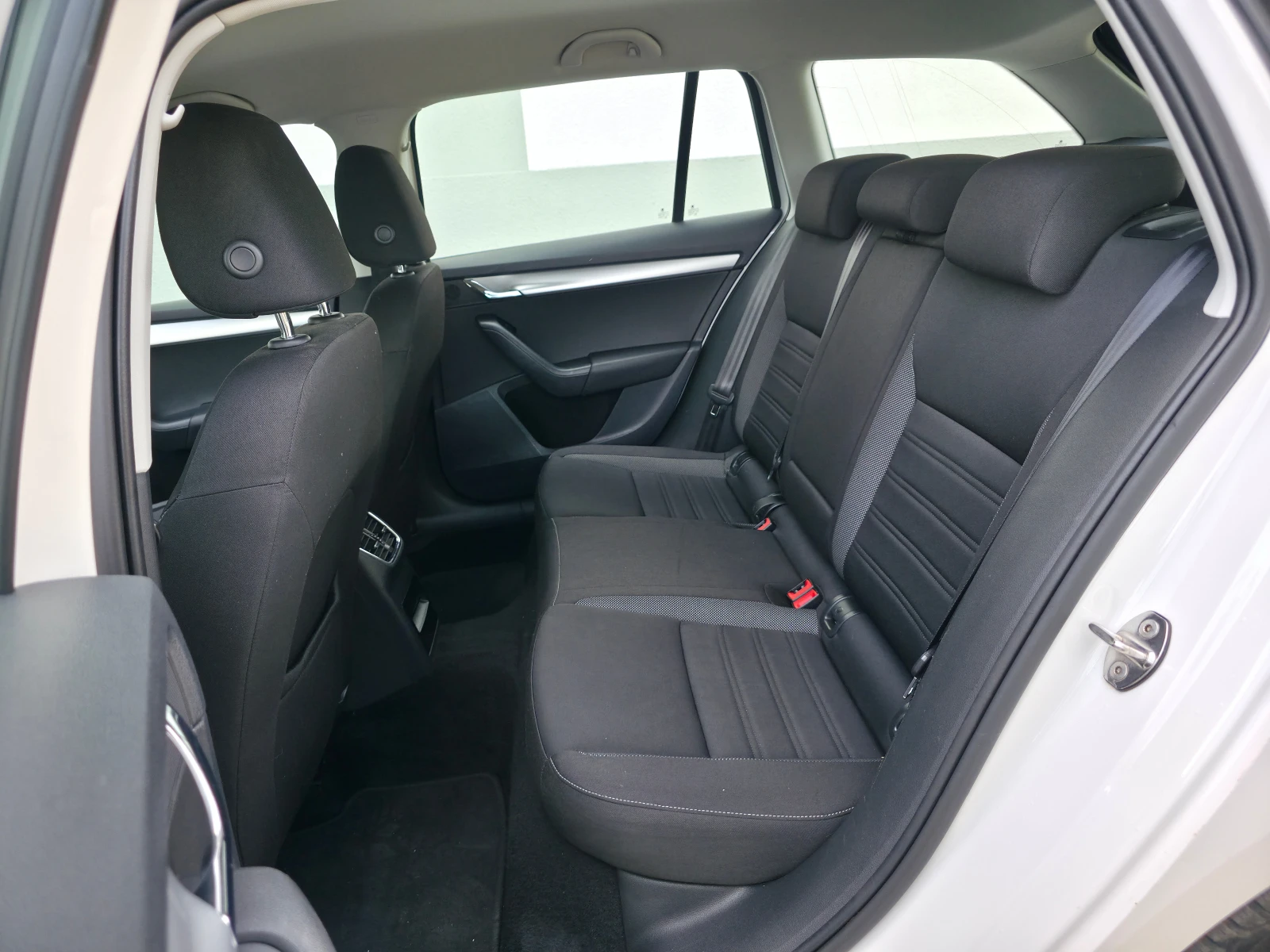 Skoda Octavia 2.0TDI 4x4 150ps DSG, снимка 13 - Автомобили и джипове - 54229489