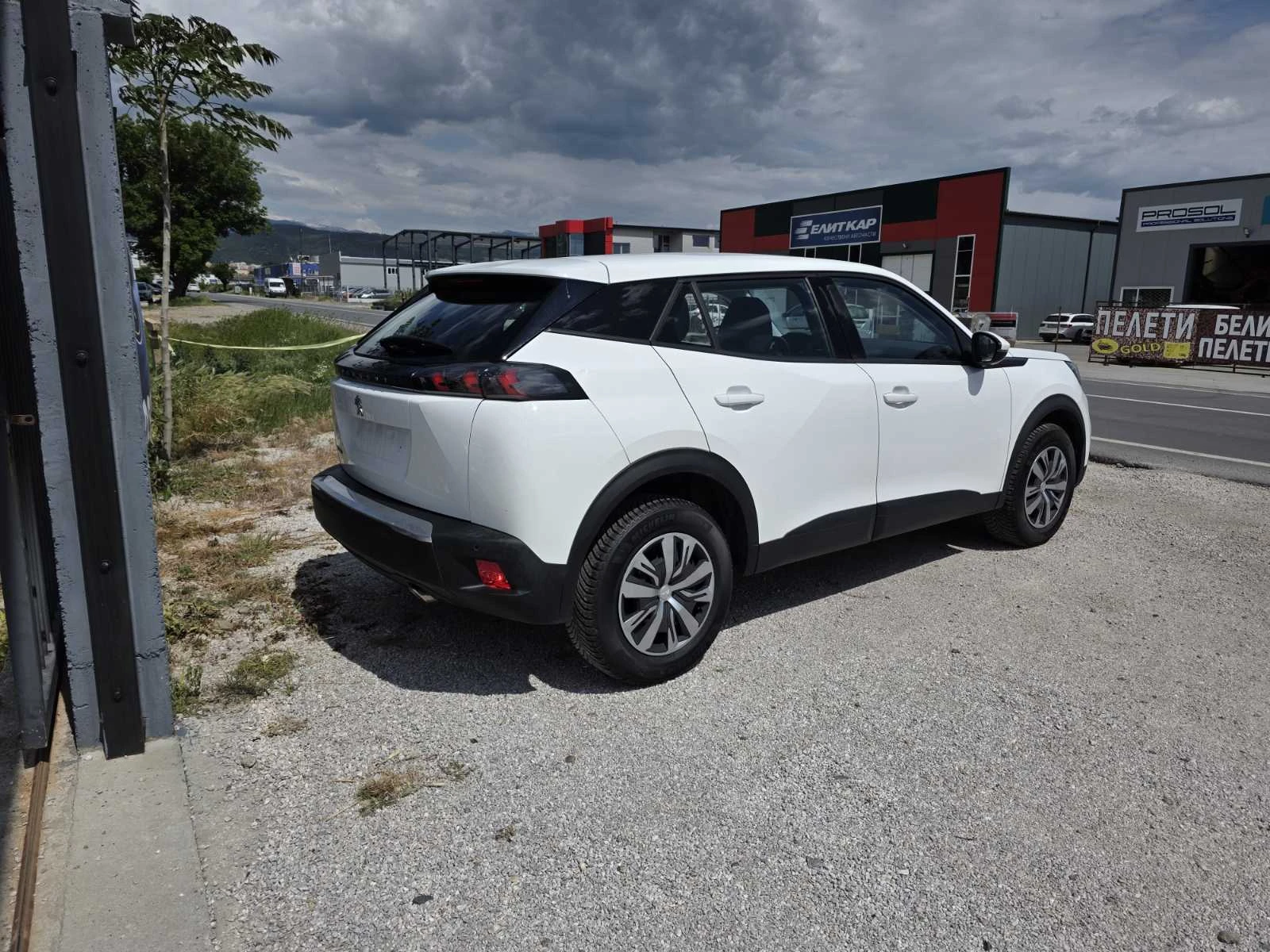 Peugeot 2008 1.5 BlueHDi Навигация| Парктроник| Пълна история, снимка 5 - Автомобили и джипове - 54632839