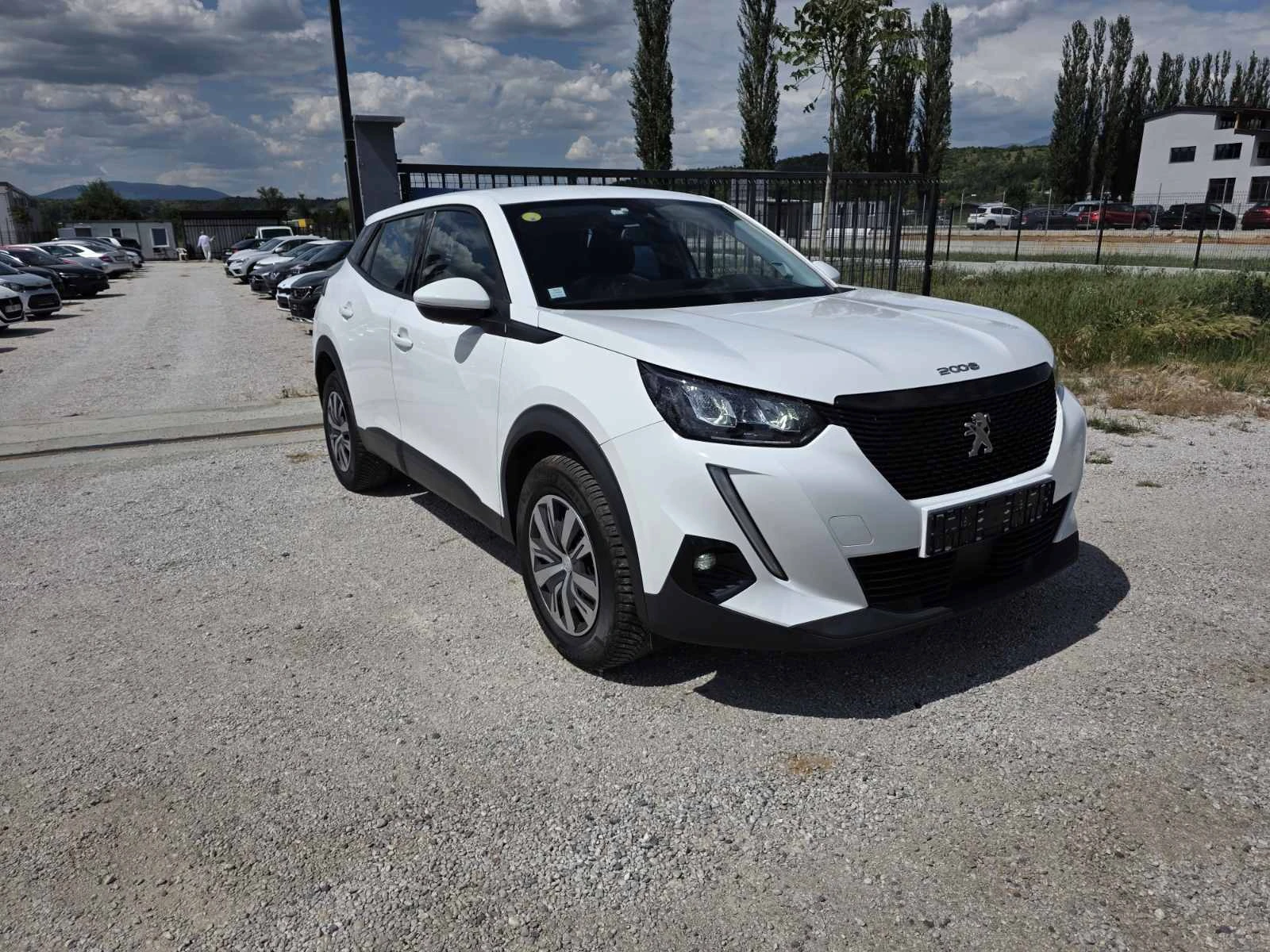 Peugeot 2008 1.5 BlueHDi Навигация| Парктроник| Пълна история, снимка 3 - Автомобили и джипове - 54632839