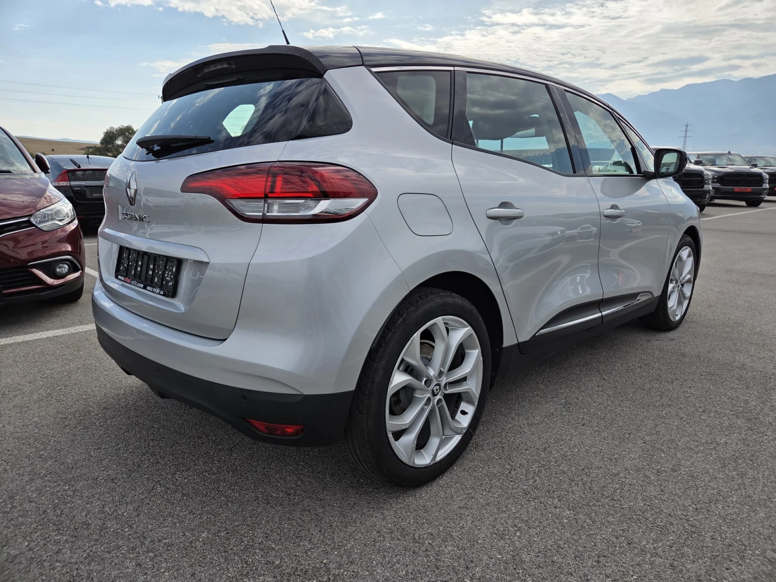 Renault Scenic 1.5 dci Сервизна Книжка, АВТОМАТИК, снимка 4 - Автомобили и джипове - 55448711
