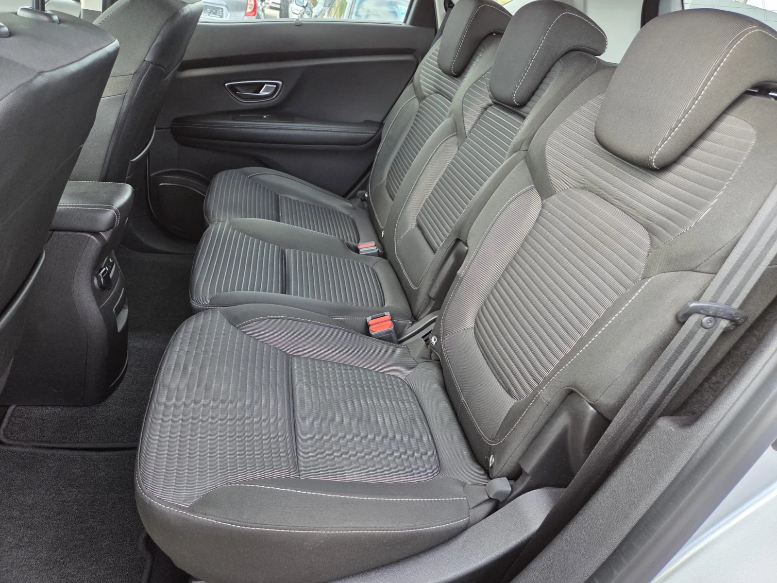 Renault Scenic 1.5 dci Сервизна Книжка, АВТОМАТИК, снимка 10 - Автомобили и джипове - 55448711