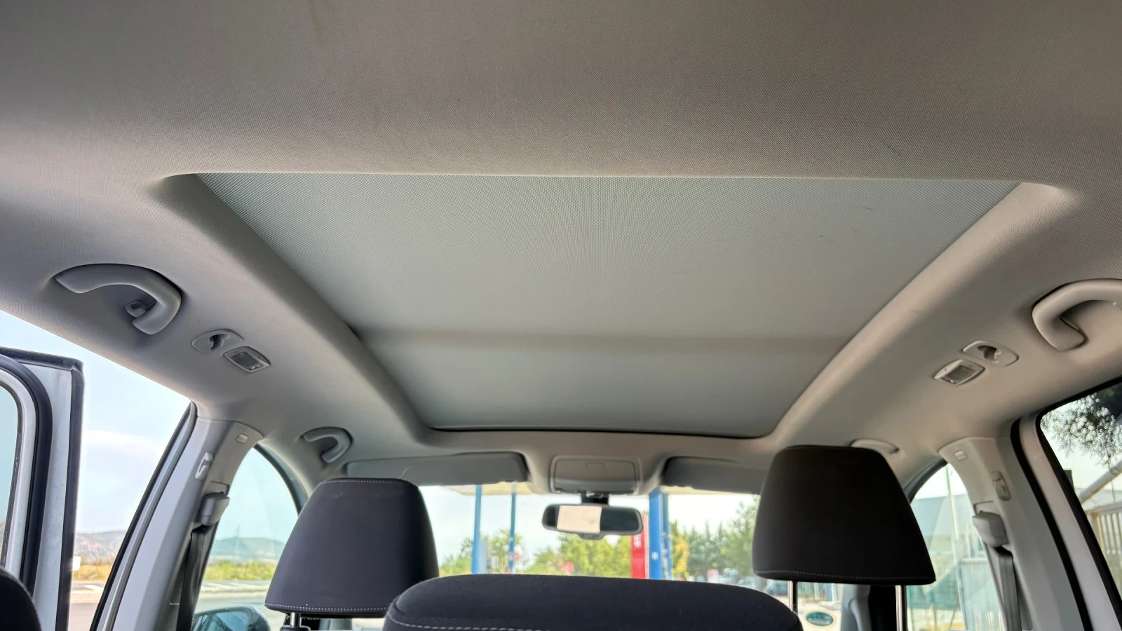 VW Touran Style 2.0TDI 140кс 7Места Германия ТОП, снимка 16 - Автомобили и джипове - 55984314