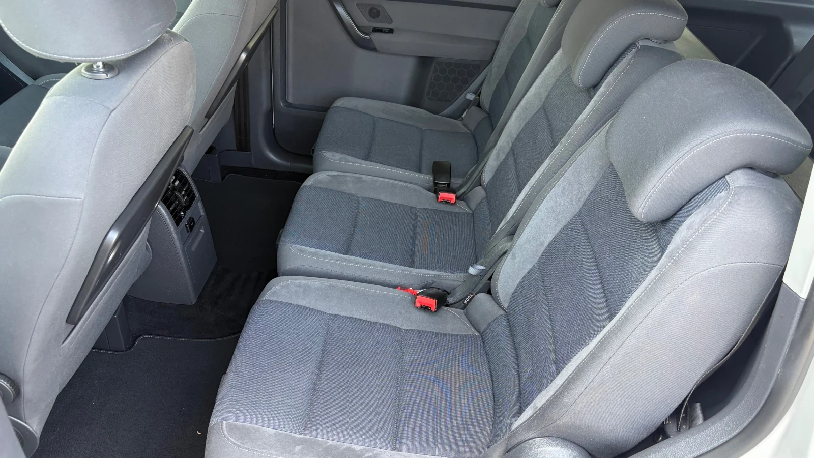 VW Touran Style 2.0TDI 140кс 7Места Германия ТОП, снимка 14 - Автомобили и джипове - 55984314