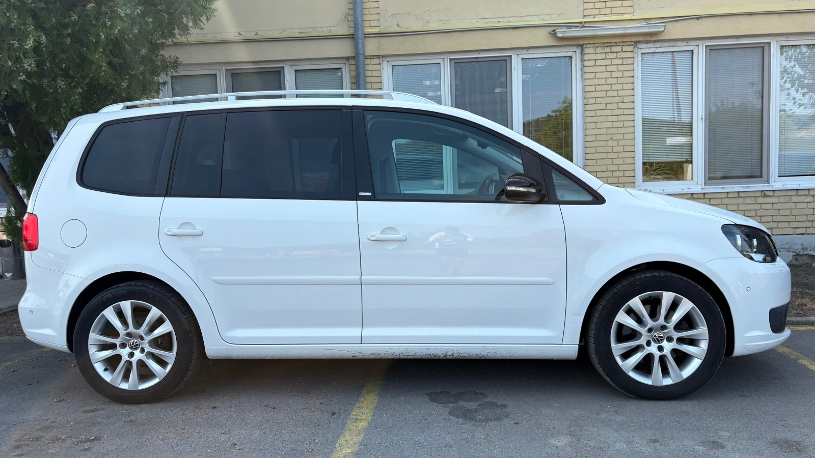 VW Touran Style 2.0TDI 140кс 7Места Германия ТОП, снимка 8 - Автомобили и джипове - 55984314
