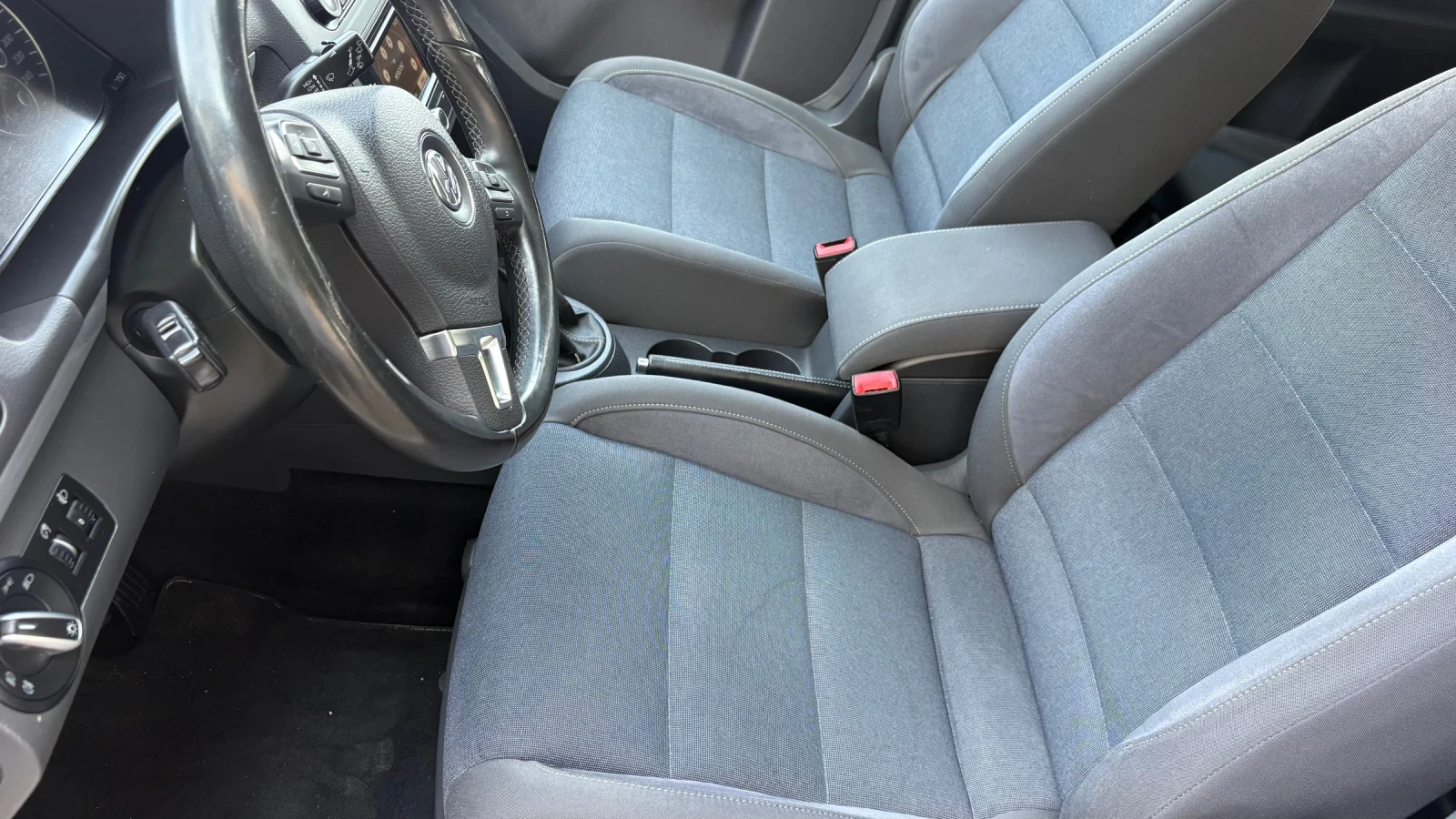 VW Touran Style 2.0TDI 140кс 7Места Германия ТОП, снимка 13 - Автомобили и джипове - 55984314