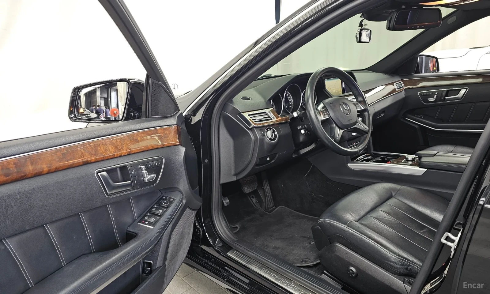 Mercedes-Benz E 300 E300\ТОП СЪСТОЯНИЕ, снимка 10 - Автомобили и джипове - 56182047