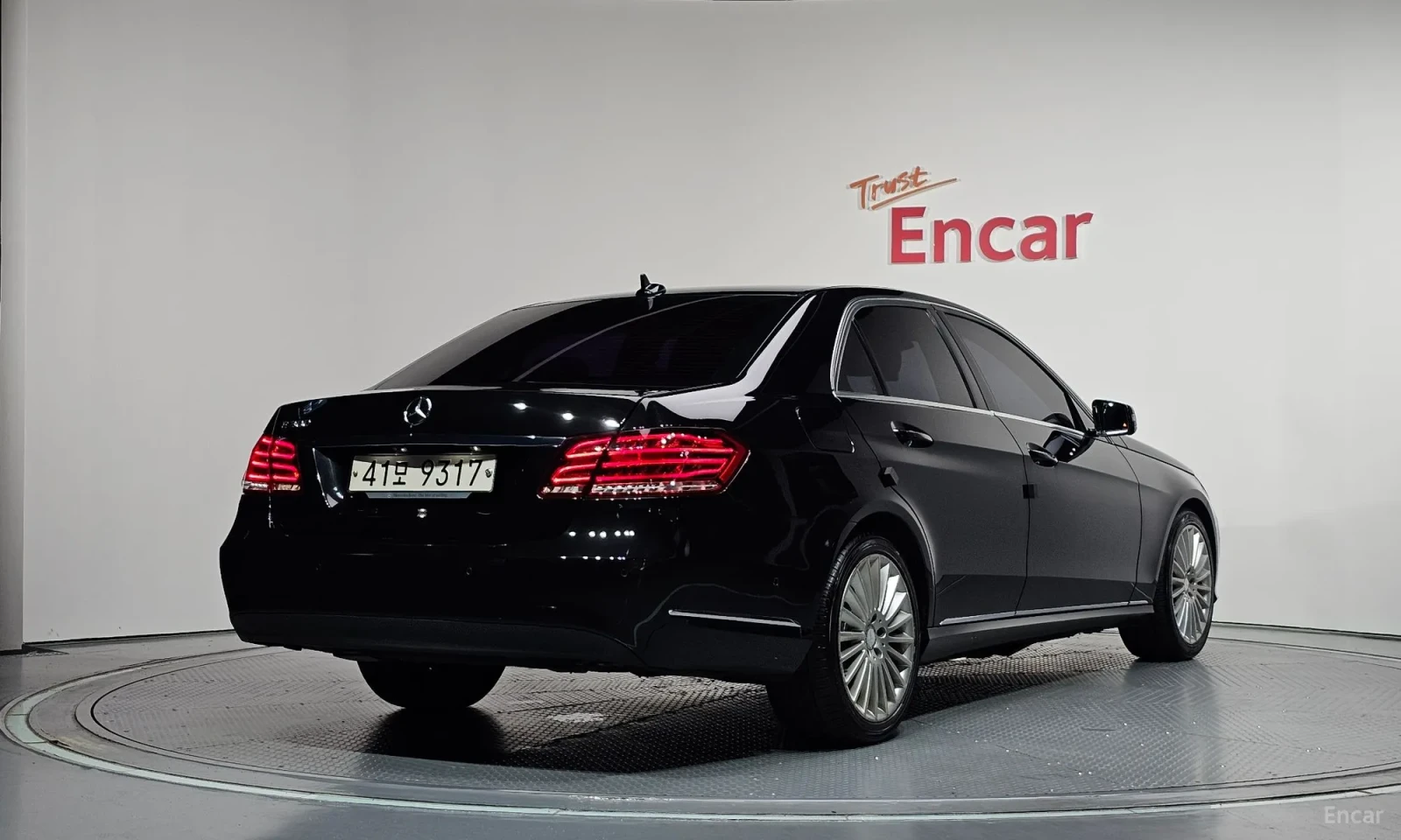 Mercedes-Benz E 300 E300\ТОП СЪСТОЯНИЕ, снимка 2 - Автомобили и джипове - 56182047